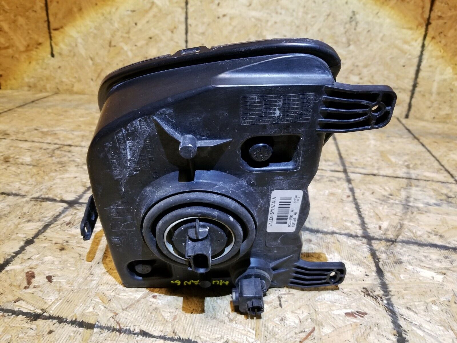 2005-2009 Ford Mustang Right Passenger Side Headlight Assembly - OEM Replacement Part for Improved Night Driving & Safety