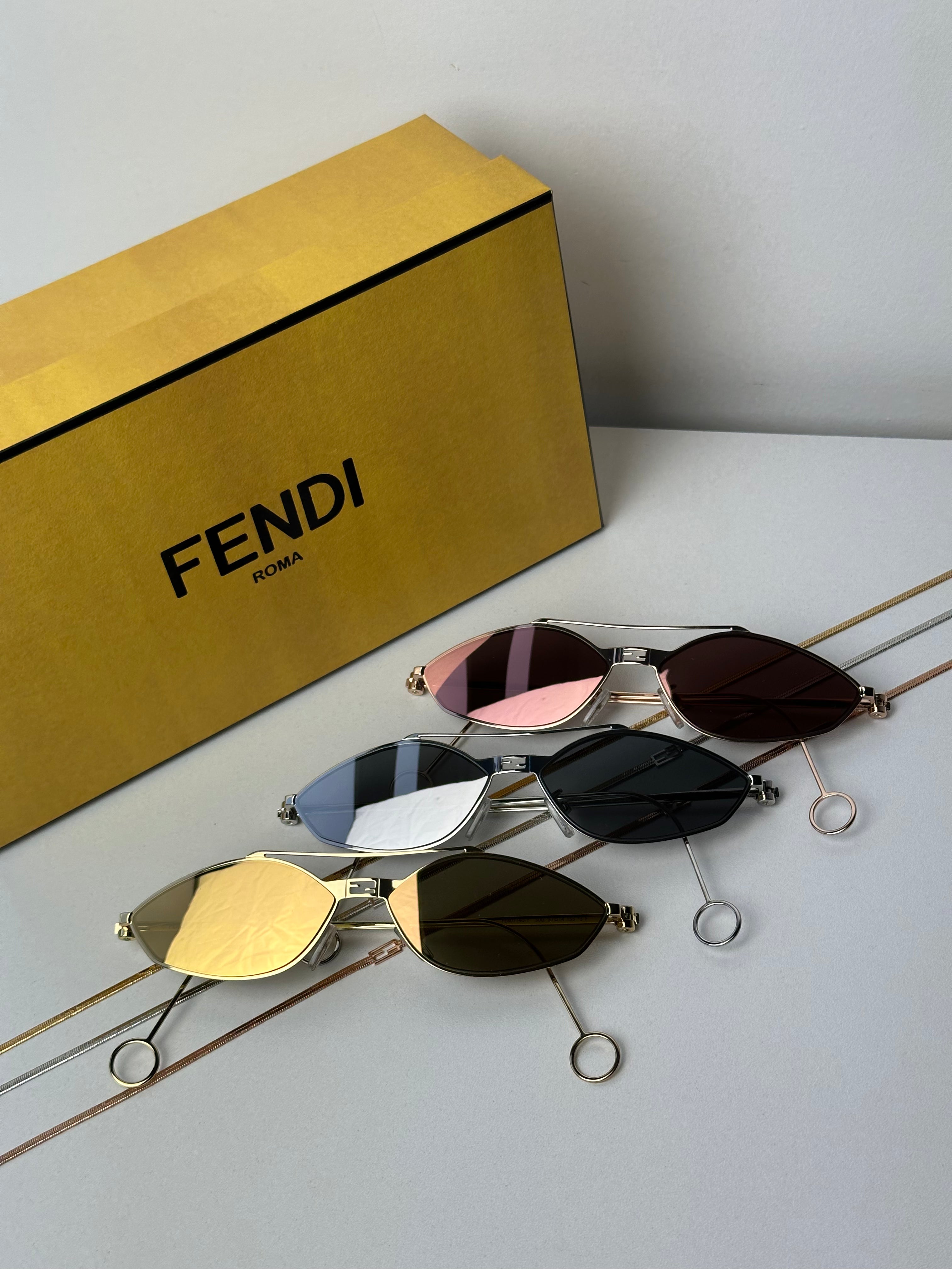 Fendi Baguette FE40114U Y Mirror Sunglasses with Red Chain - Stylish Designer Shades for Women, Fashion Accessory for Summer Outfits, Beach & Outdoor Activities