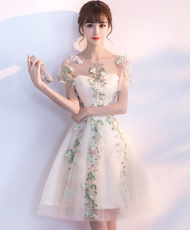 Elegant Champagne Tulle Lace Applique Short Prom Dress for Homecoming, Party, and Special Occasions - Perfect for Dances, Weddings, and Formal Events