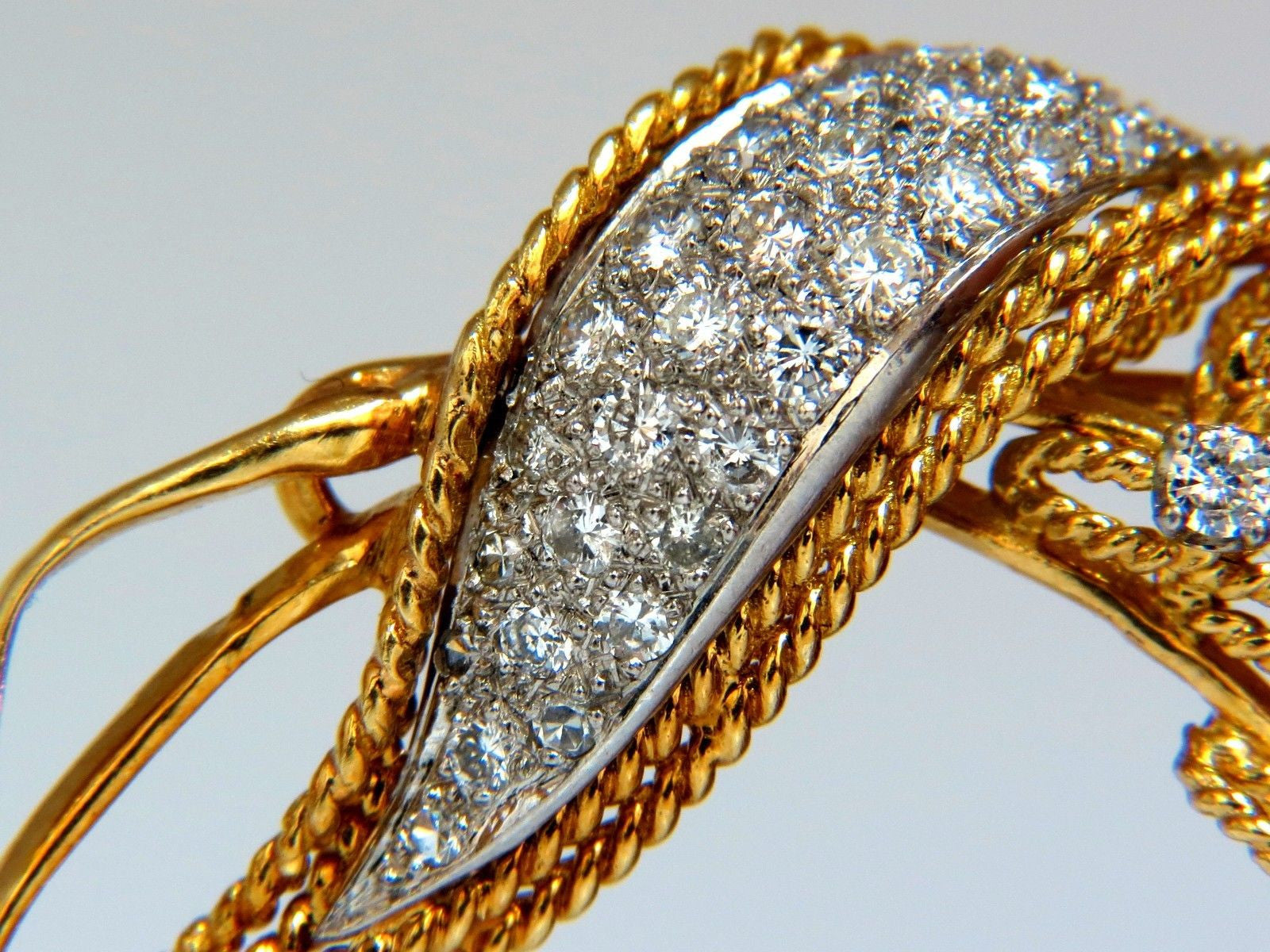 10.00ct Diamond Raised Rope Twist 3D Deco Bundle Pin Brooch in 18K Gold - Elegant Jewelry for Weddings, Parties & Special Occasions