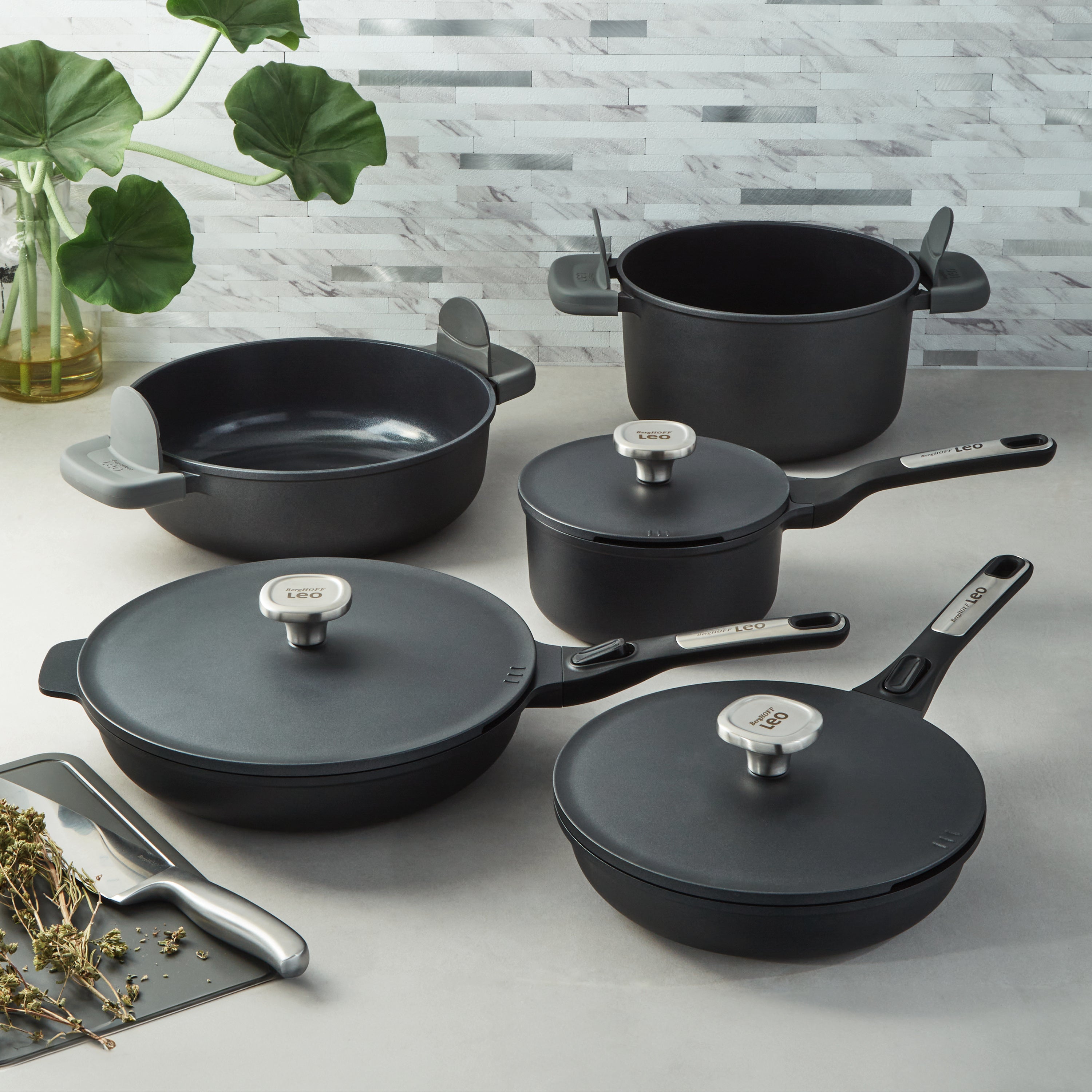BergHOFF Leo Phantom Nonstick Ceramic 7-Inch Saucepan 2.1 Quart with Lid - Eco-Friendly Recycled Material - Perfect for Cooking, Simmering & Serving Soups, Sauces & Small Meals