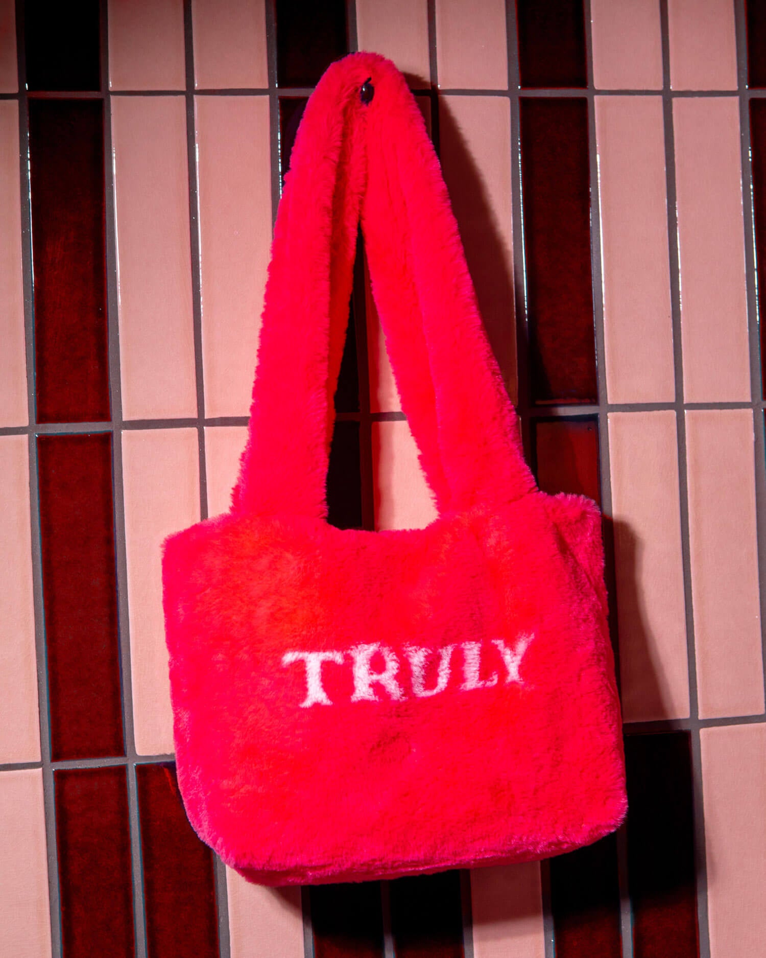 Stylish Pink Fuzzy Crossbody Bag for Women - Soft Plush Handbag with Adjustable Strap - Perfect for Casual Outings, Shopping & Travel