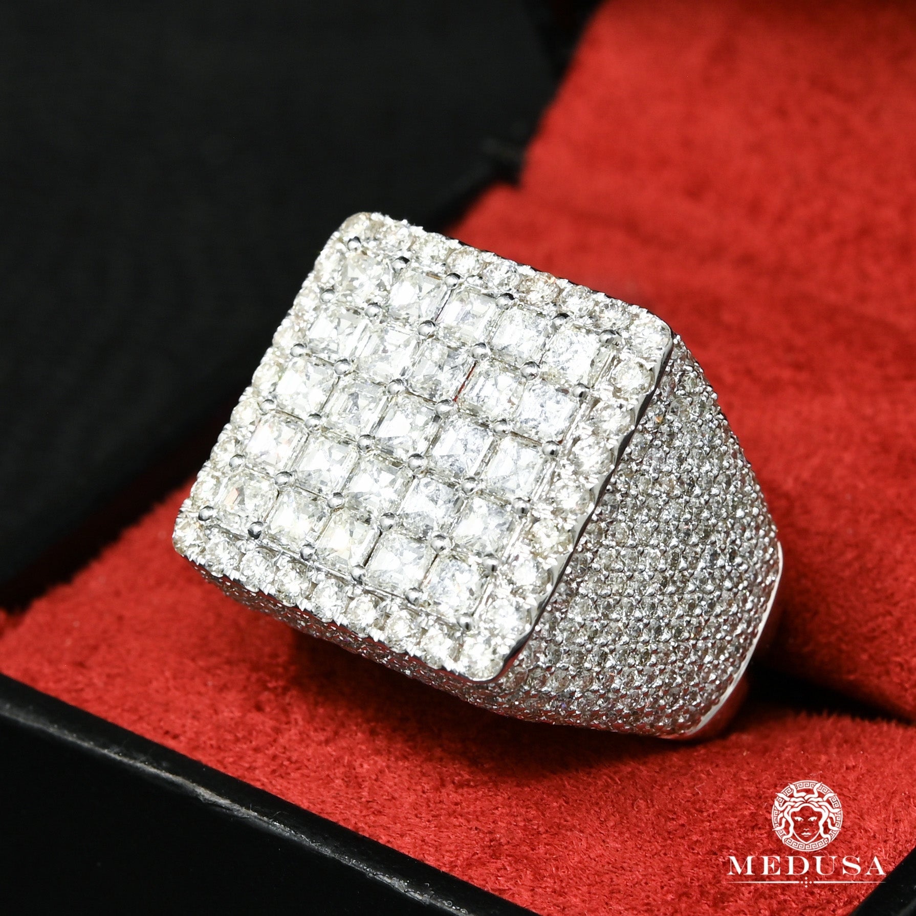 Luxurious D16 Princess Cut Diamond Ring - Elegant Engagement & Wedding Jewelry for Women | Perfect for Proposals, Anniversaries & Special Occasions