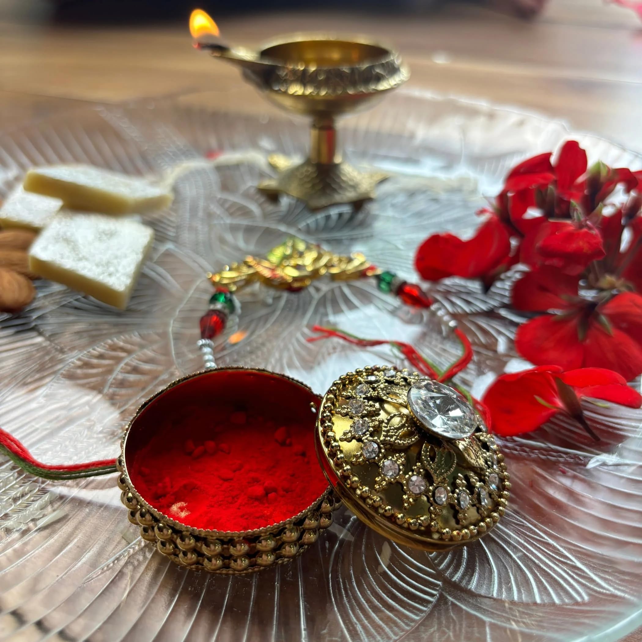 LOVENSPIRE Golden Metallic Kumkum Holder - Decorative Sindoor Roli Chandan Dabbi Jewelry Box for Indian Pooja | Elegant Housewarming & Wedding Gift for Women | Perfect for Hindu Ceremonies, Festivals and Home Decor