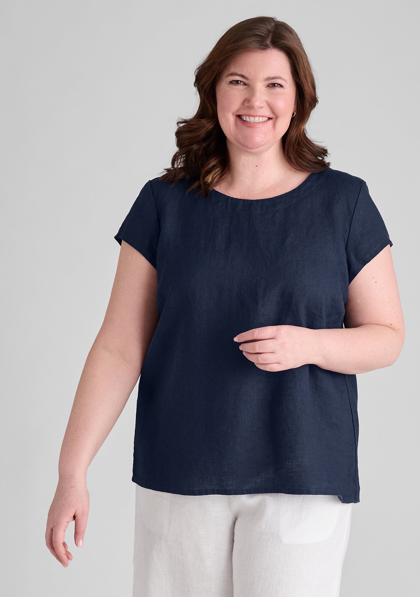 Comfortable Linen T-Shirt for Women - Relaxed Fit Tuck Back Tee - Perfect for Casual Wear, Summer Outfits & Layering