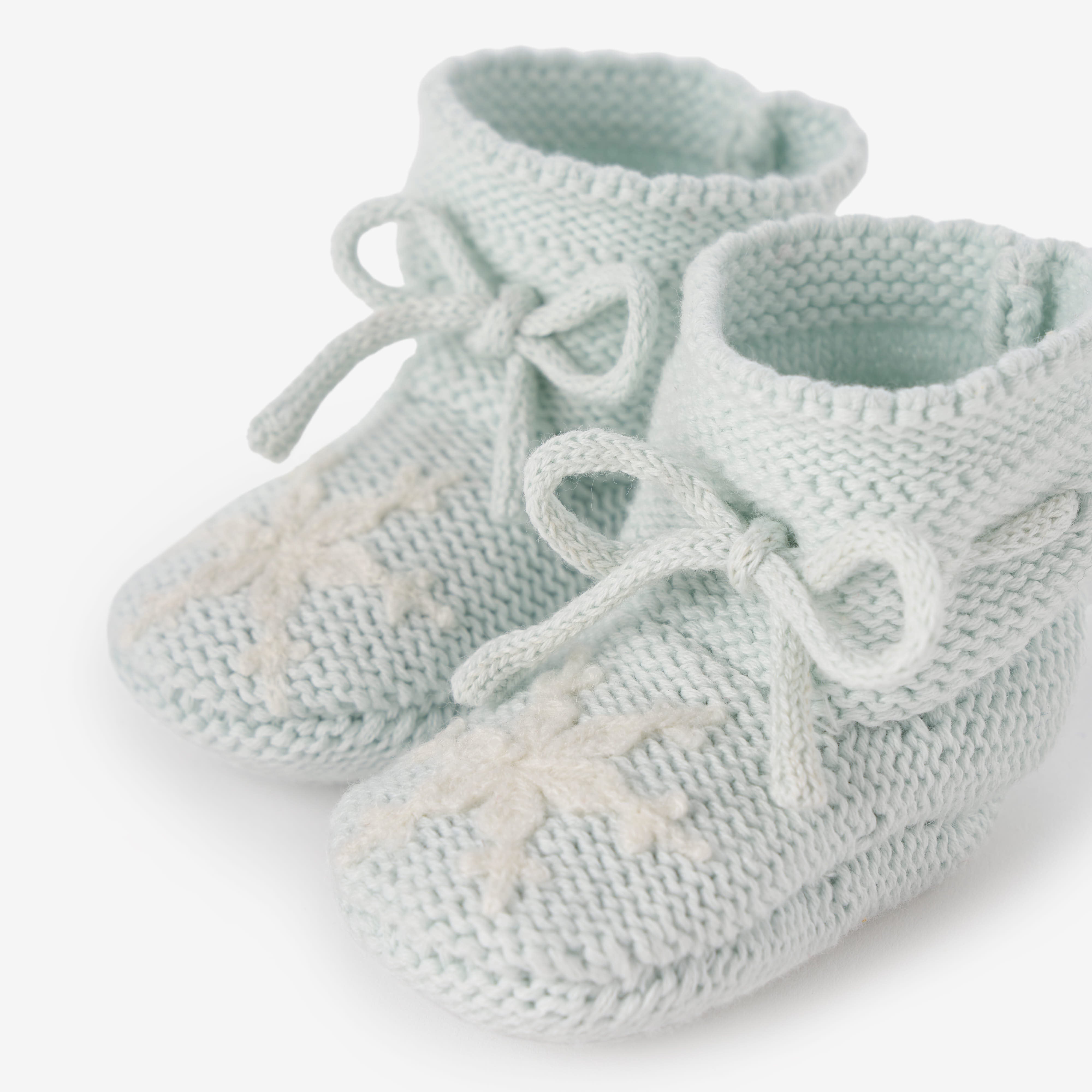 Adorable Pale Blue Snowflake Garter Knit Baby Booties - Soft & Warm Newborn Socks for Winter - Perfect for Christmas Gifts, Photo Shoots & Cozy Indoor Wear