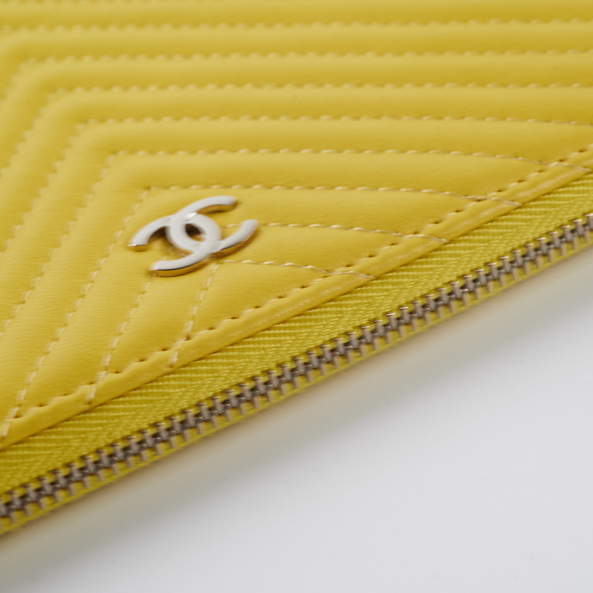 Chanel Chevron O Case Yellow Leather Wallet on Chain - Perfect for Evening Bags & Luxury Accessories