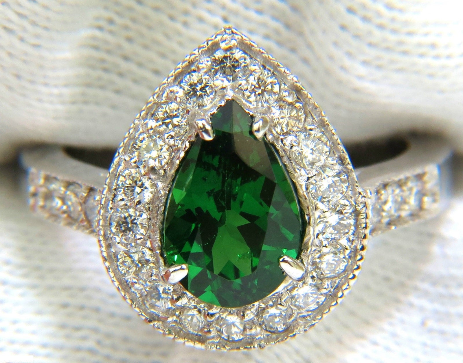 2.56CT Natural Bright Fine Gem Green Tsavorite Diamond Ring in 14KT Gold - Elegant Jewelry for Weddings, Anniversaries & Special Occasions