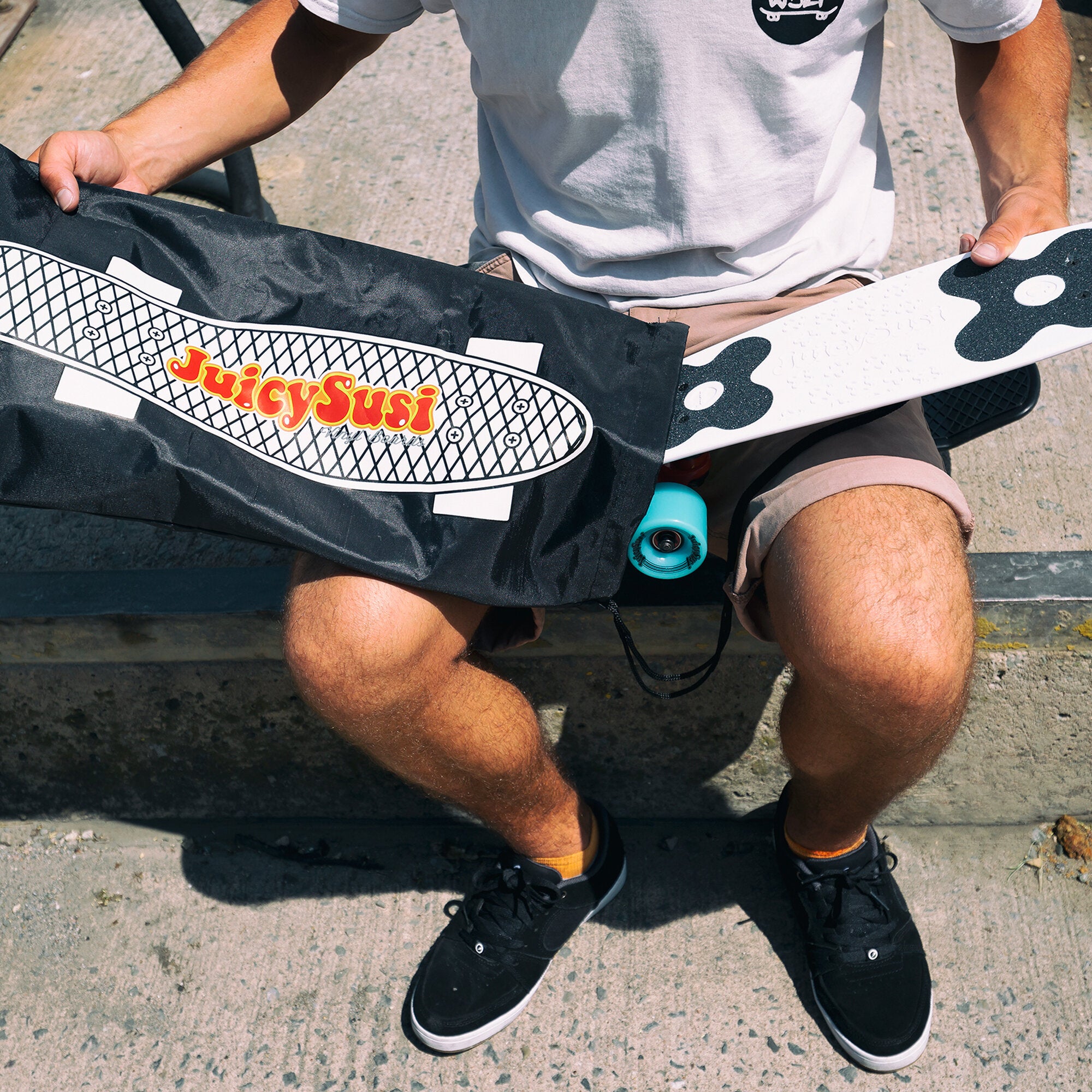 Juicy Boards Bag - Durable & Stylish Carry Case for Skateboards & Longboards - Perfect for Travel, Commuting & Outdoor Adventures