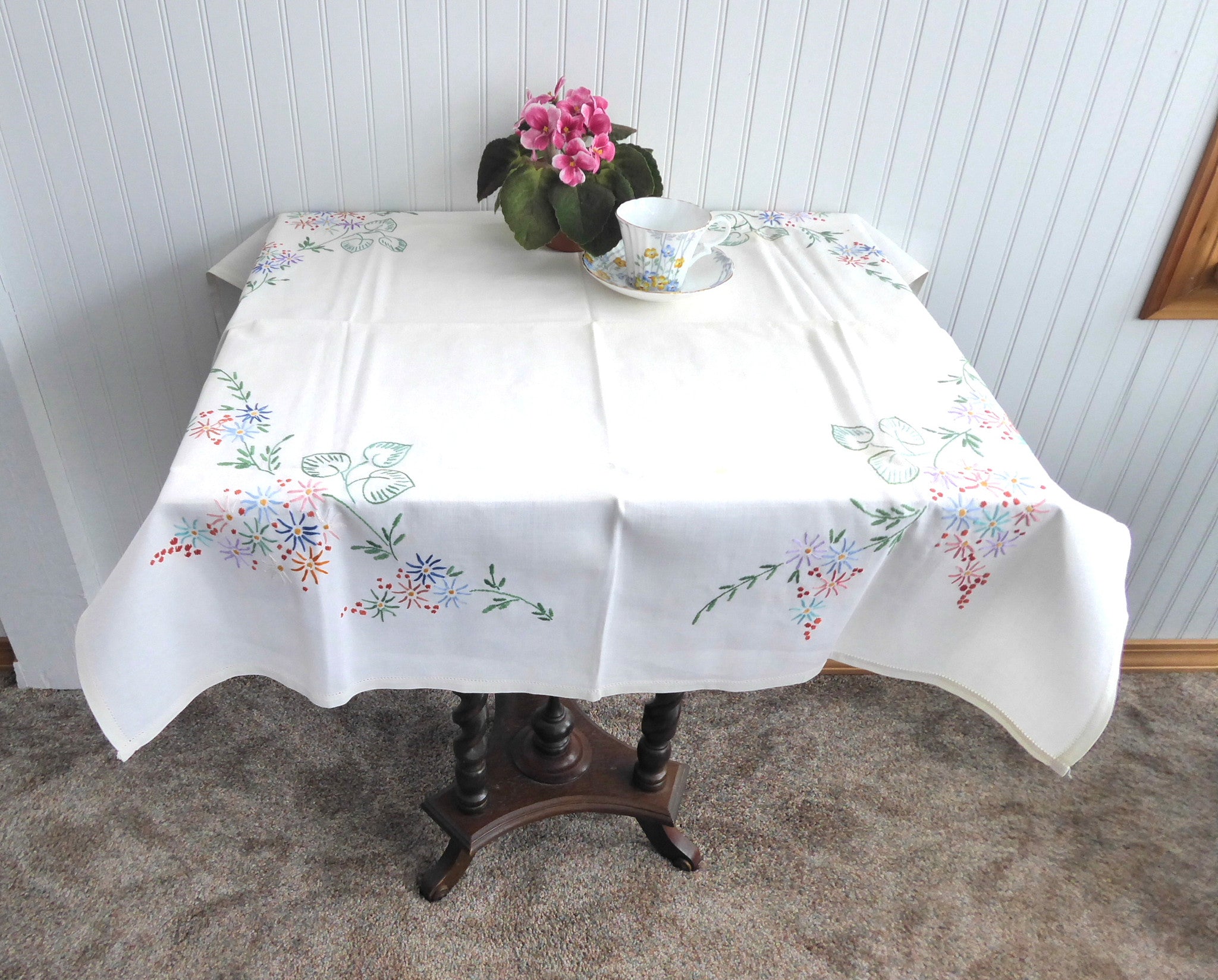 Vintage Floral Embroidered Linen Tea Cloth - 32x34 Inch British Tablecloth for Afternoon Tea Party, Bridal Shower & 1950s Retro Home Decor