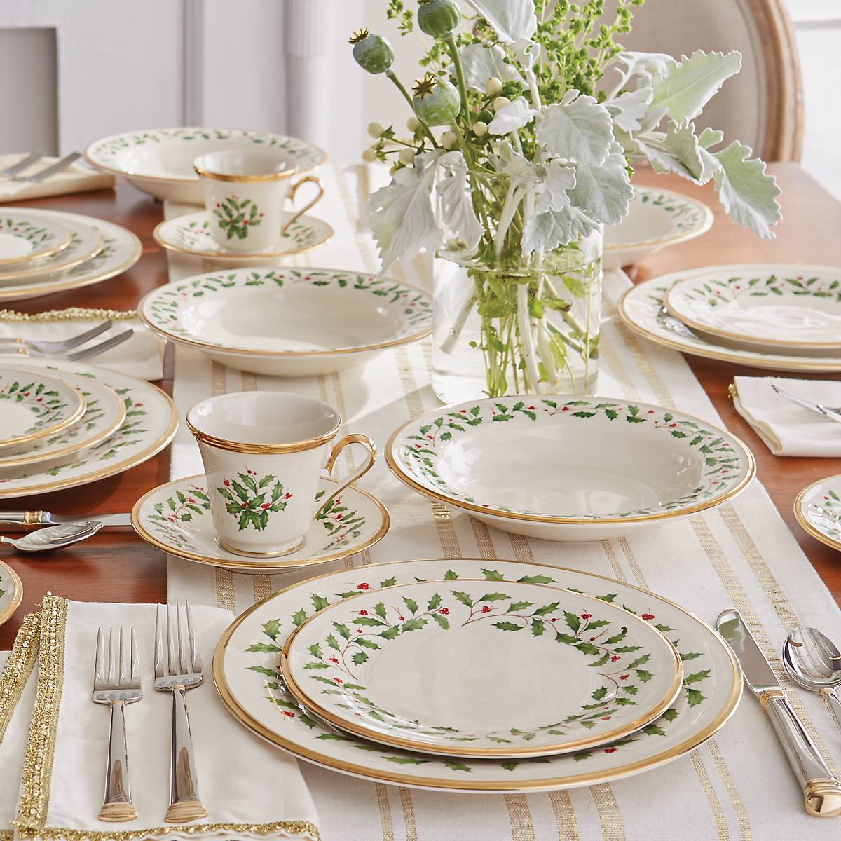6-Piece Holiday Dinner Plate Set - Elegant Porcelain Plates for Christmas, Thanksgiving & Festive Gatherings - Perfect for Family Dinners & Special Occasions