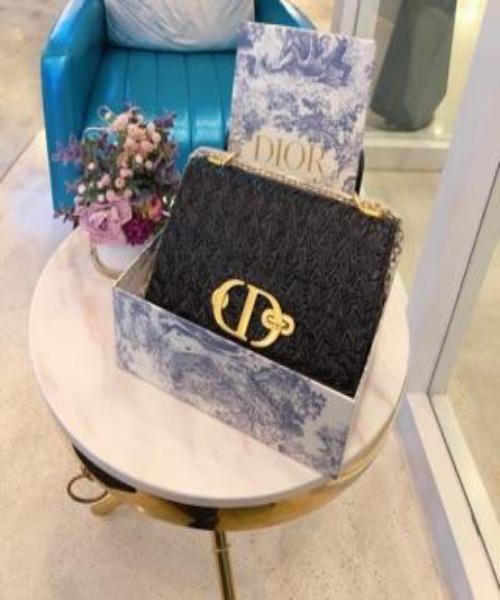 Dior Wavy Effect 30 Montaigne Chain Shoulder Bag in Black - Luxury Designer Handbag for Women, Perfect for Evening Parties & Special Occasions