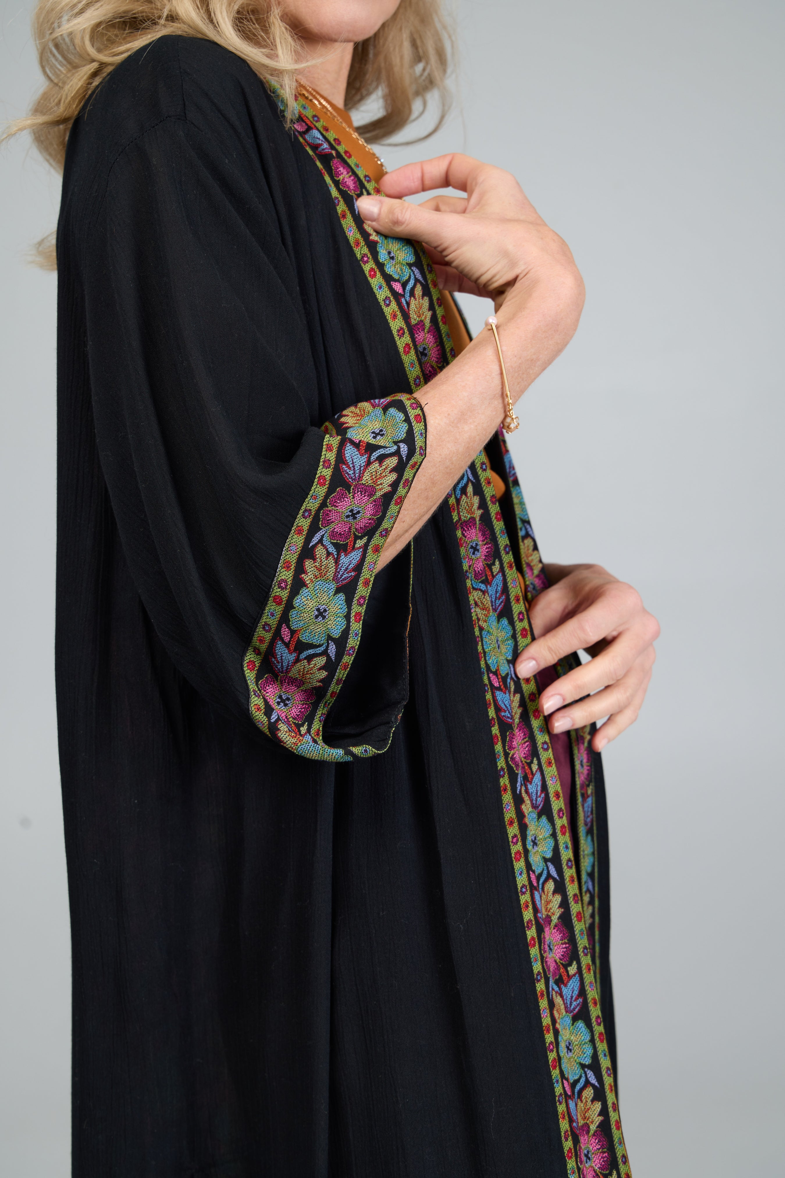 Elegant Floral Kimono for Women - Lightweight Long Garden Robe - Perfect for Beach Cover-Up, Yoga, and Summer Outfits