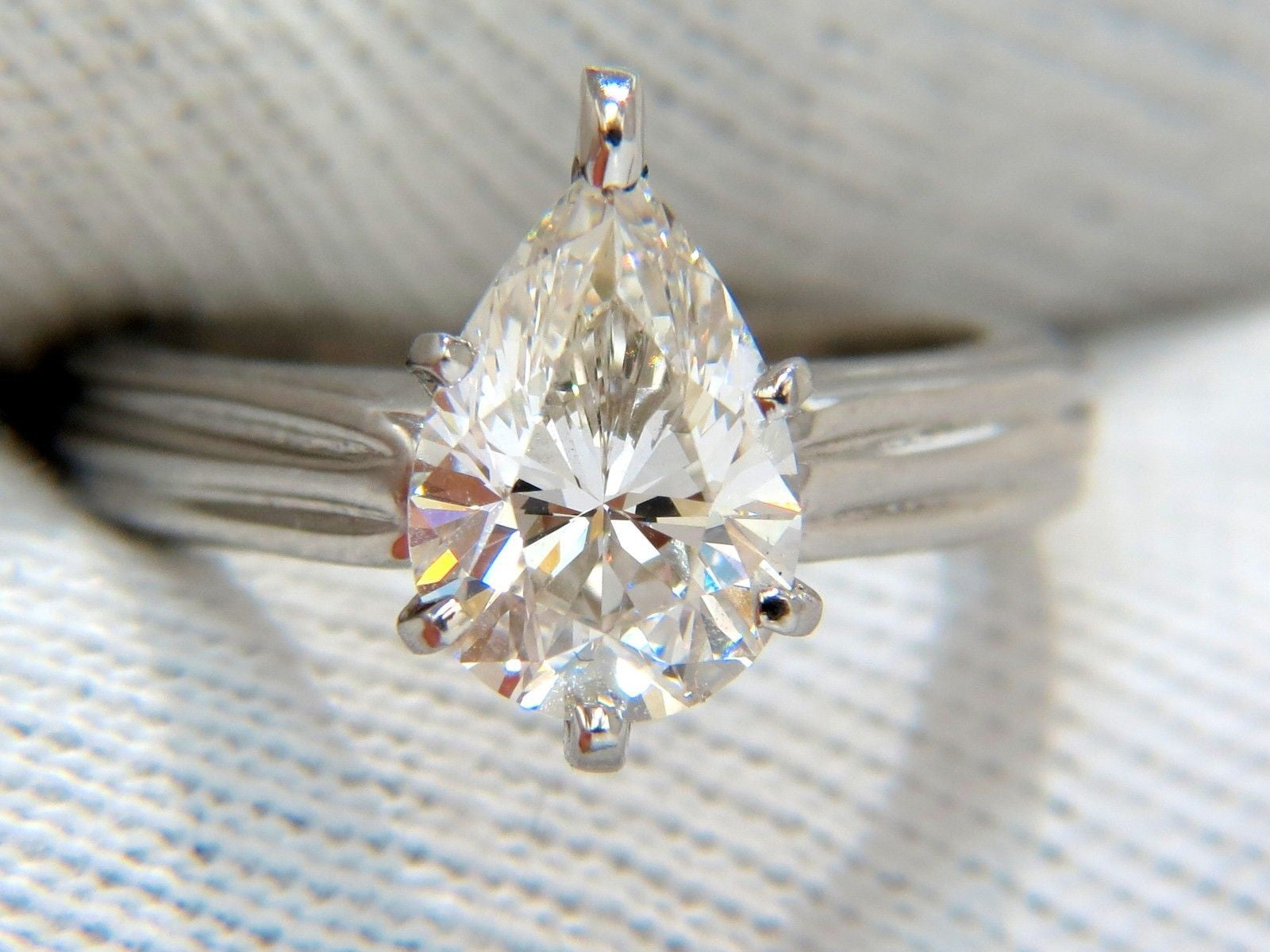 2.00ct GIA Certified Pear Brilliant Diamond Solitaire Ring - I/SI1 Clarity, Platinum Setting for Engagement, Wedding & Anniversary Gifts