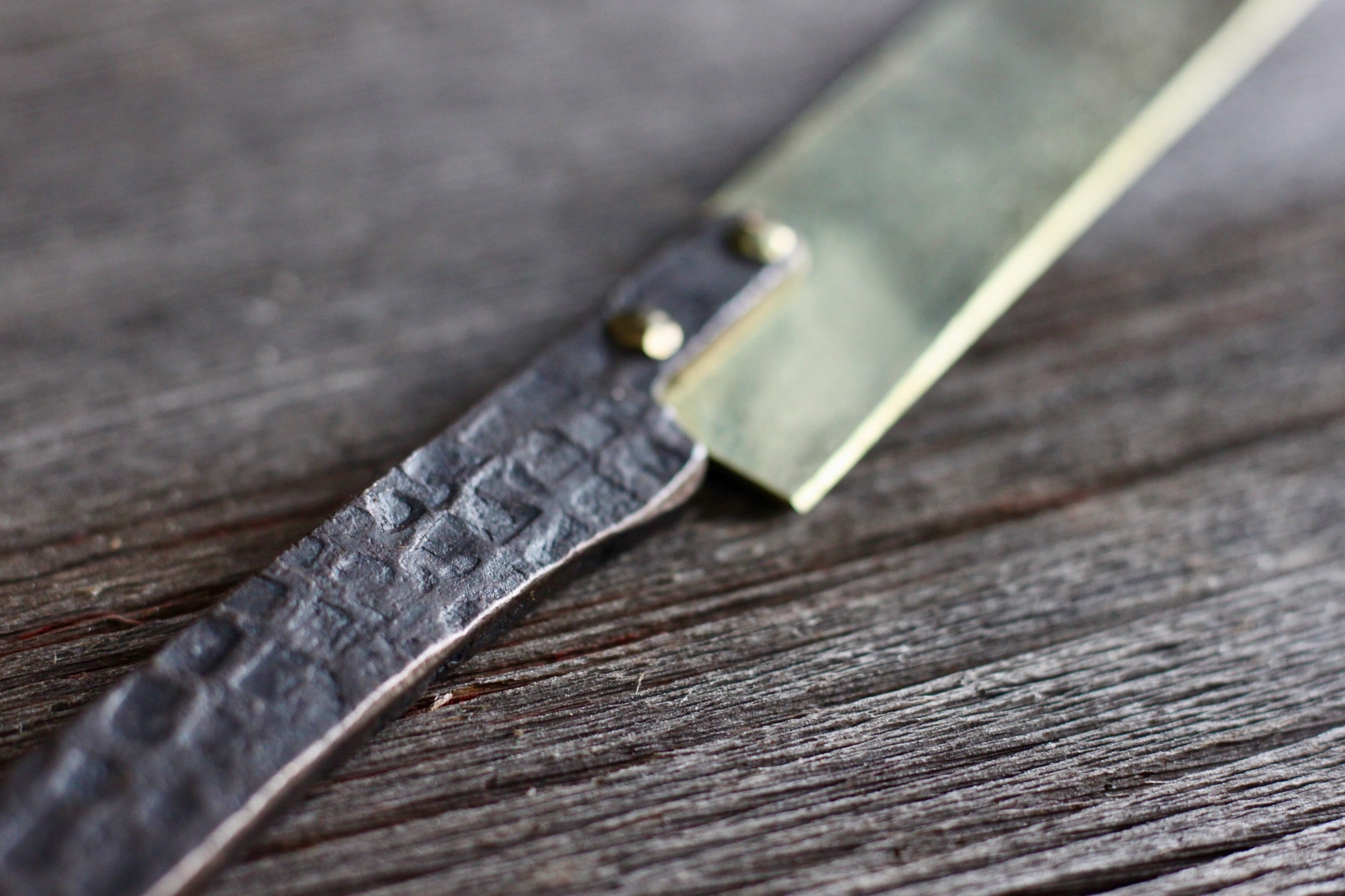 Premium Stainless Steel Cake Knife - Sharp Serrated Blade for Smooth Cake Cutting - Perfect for Birthday, Wedding, and Party Cakes