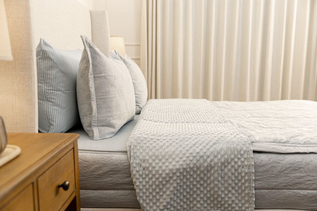 Jane Luxe Silk Pillowcase - 100% Mulberry Silk, Hypoallergenic & Cooling for Hair & Skin - Perfect for Beauty Sleep, Travel & Home Decor