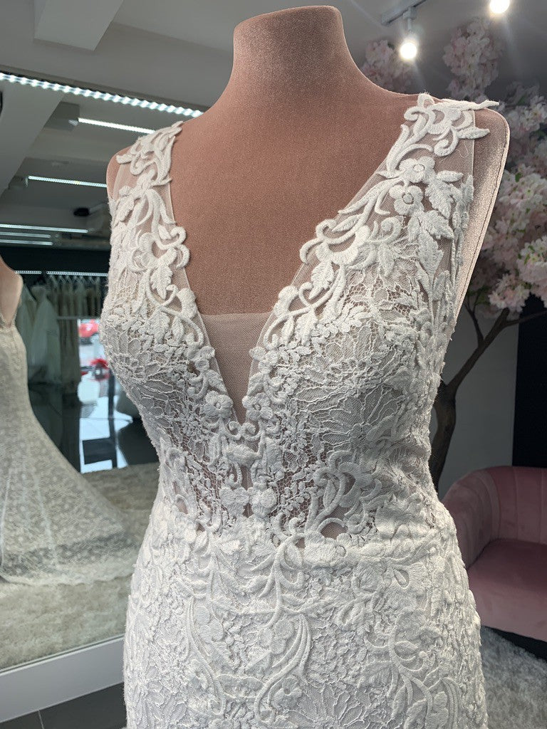 Enzoani Lucy Blue Wedding Gown - Elegant Long Sleeve Lace Bridal Dress for Church Ceremony & Formal Events