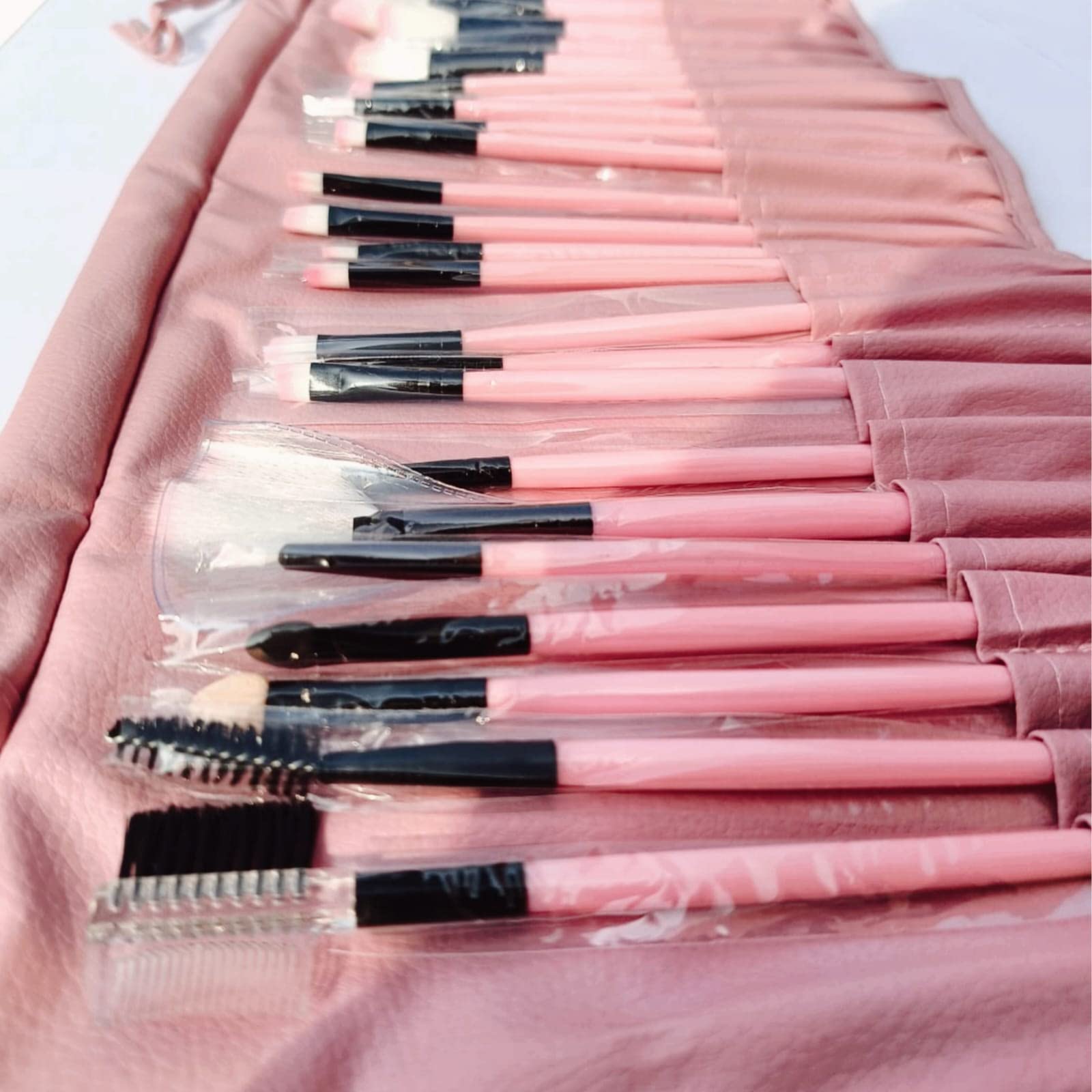 AIR BEAUTY 24-Piece Pink Makeup Brush Set - Professional Cosmetic Brush Kit for Foundation, Blending, Contouring & Eyeshadow - Perfect for Makeup Artists & Beginners