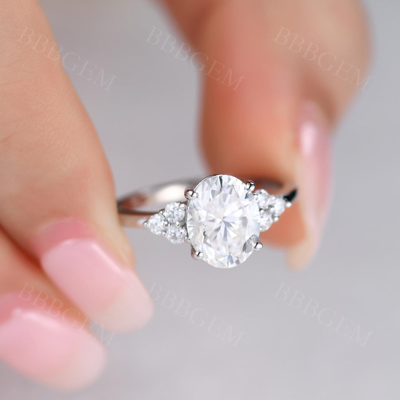 Moissanite Engagement Ring 5x7mm Oval Cut 0.9-1 Carat 14K/18K Yellow Gold Wedding Band with Diamond Accents - Perfect for Bridal, Proposal & Anniversary Gifts