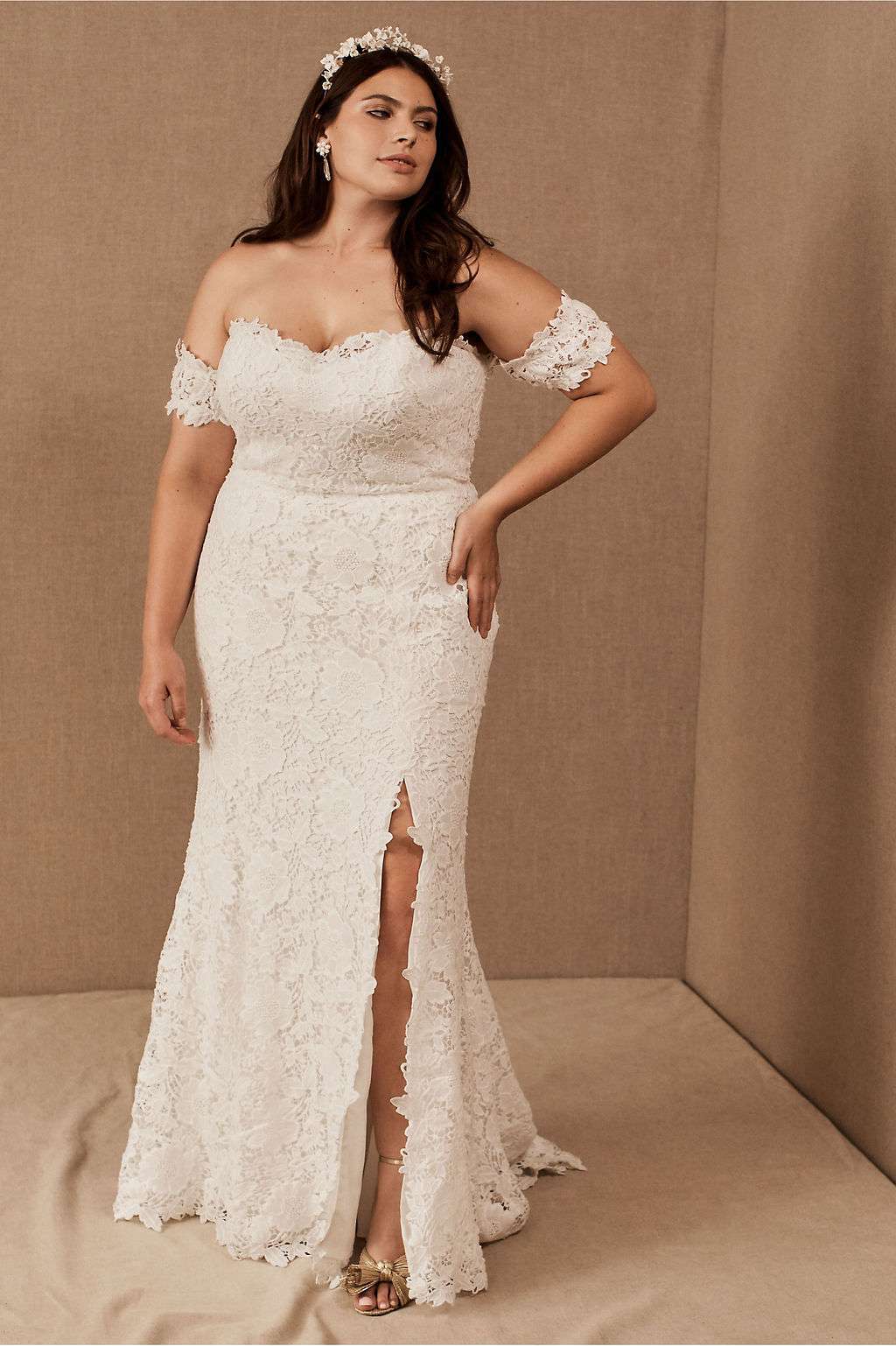 BHLDN Willowby Gambelle Wedding Gown - Elegant Lace Bridal Dress for Romantic Ceremonies & Outdoor Weddings