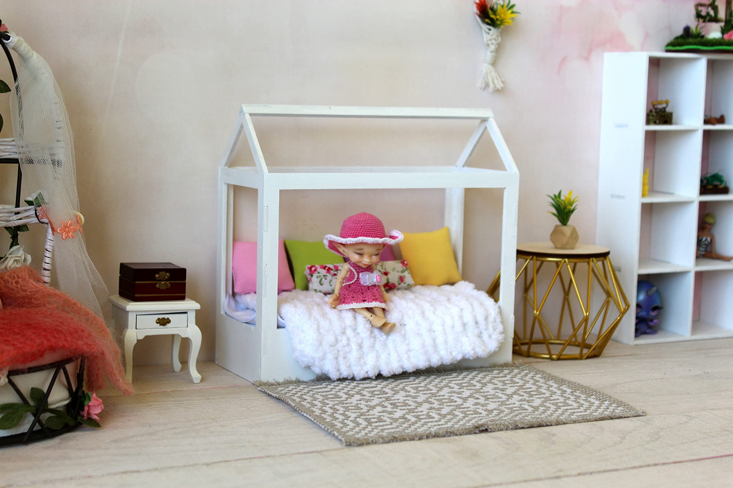 1:12 Scale Miniature Wooden Canopy Dollhouse Bed Frame with Mattress & Pillows for BJD Dolls - Perfect for Dollhouse Decor, Collectibles, and Miniature Scenes
