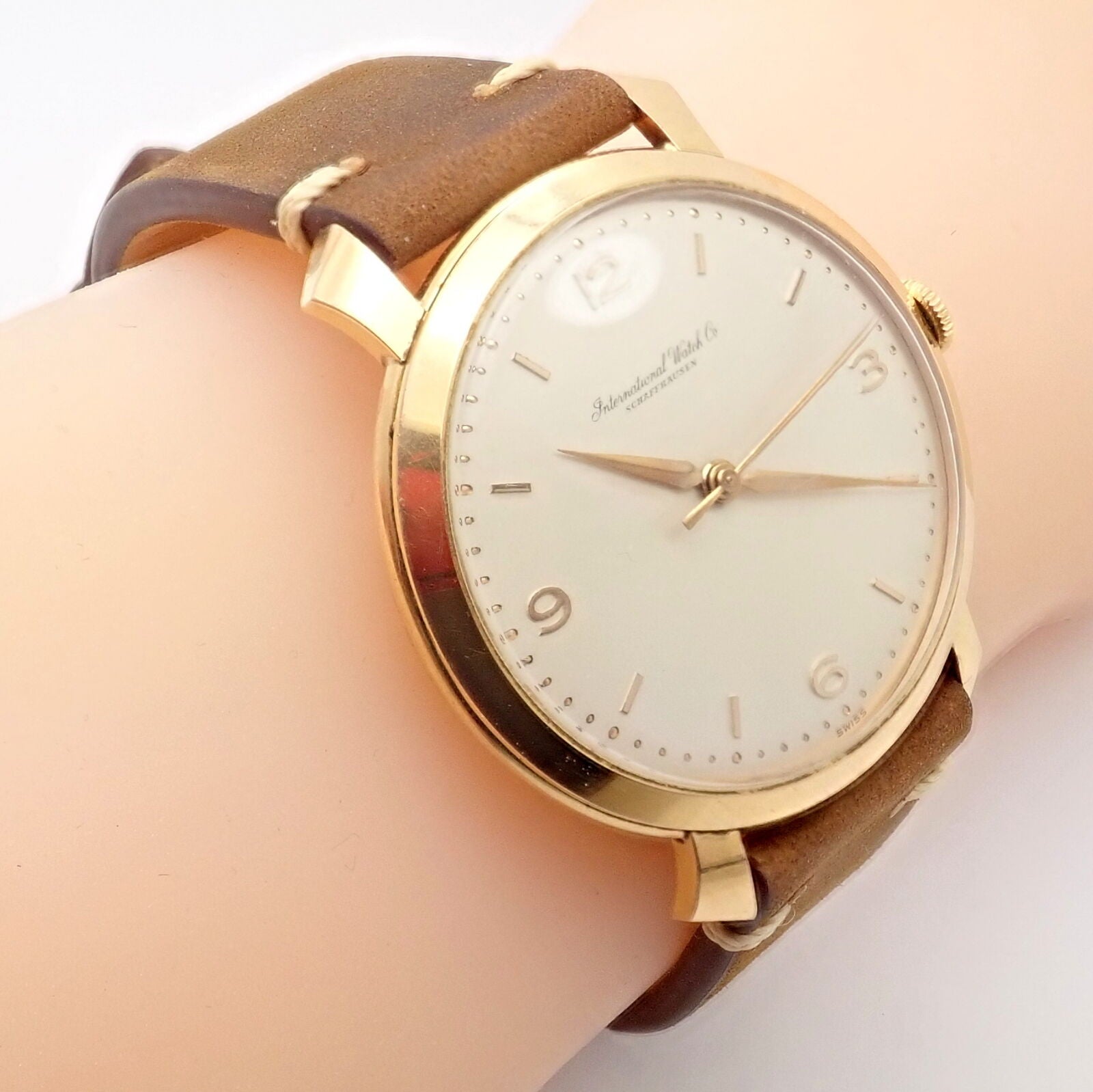 Authentic IWC Schaffhausen 18k Yellow Gold Manual Wind Men's Luxury Watch - Perfect for Business, Formal Events & Collectors
