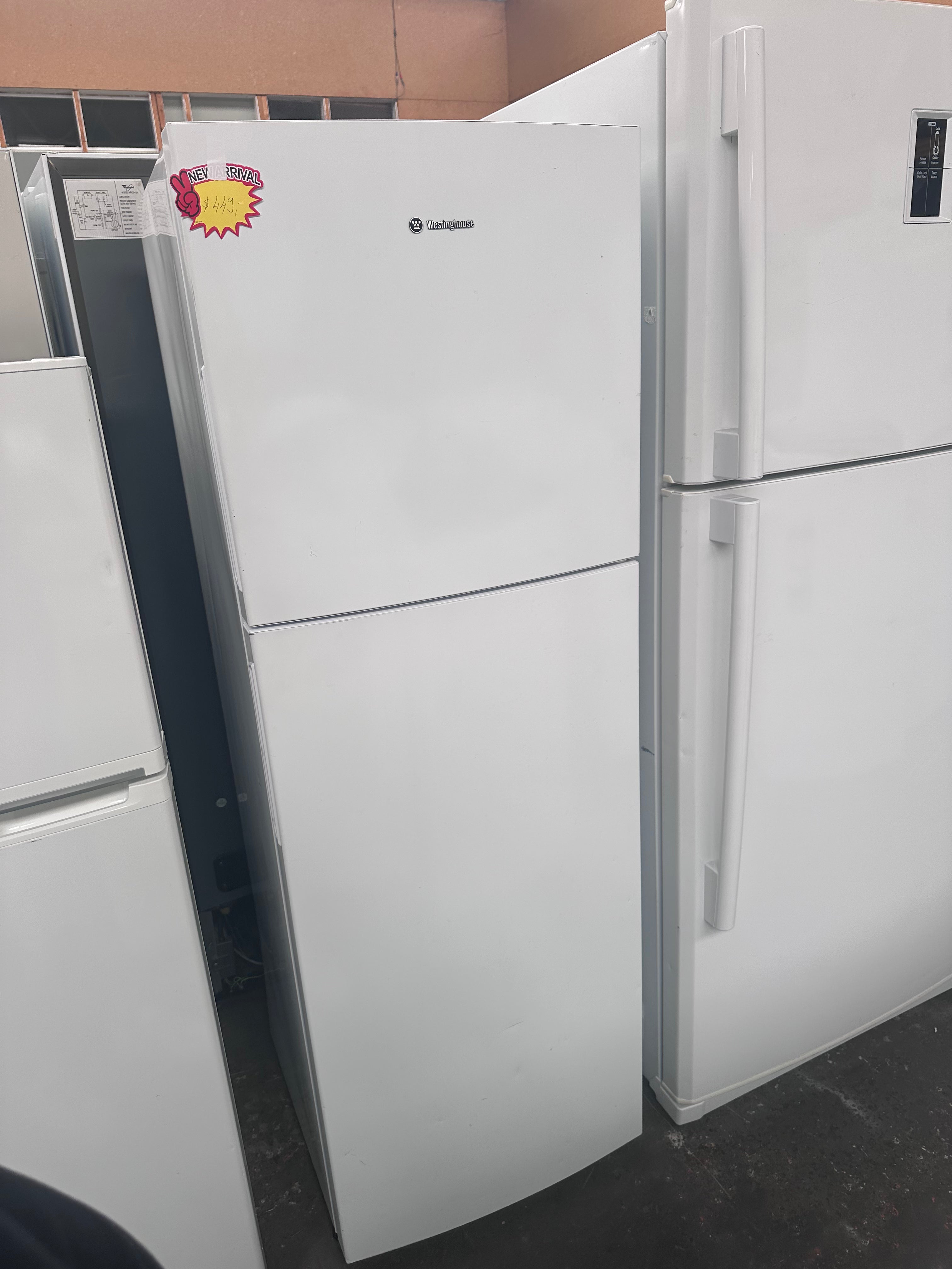 Westinghouse 280L Top Mount Refrigerator - Energy Efficient, Spacious Freezer & Fresh Food Storage - Perfect for Apartments, Small Kitchens & Office Break Rooms (Certified Refurbished)