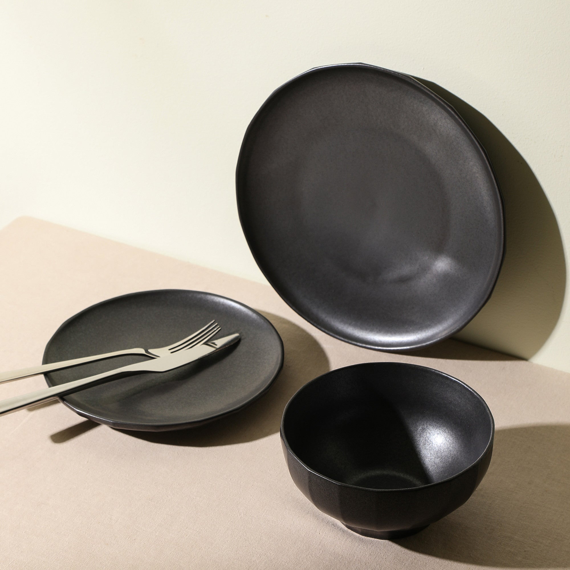 Premium Rio Stoneware Dinnerware Set - Elegant Black 12-Piece Set for Stylish Dining, Dishwasher & Microwave Safe - Perfect for Family Dinners, Entertaining Guests & Restaurant-Style Meals at Home