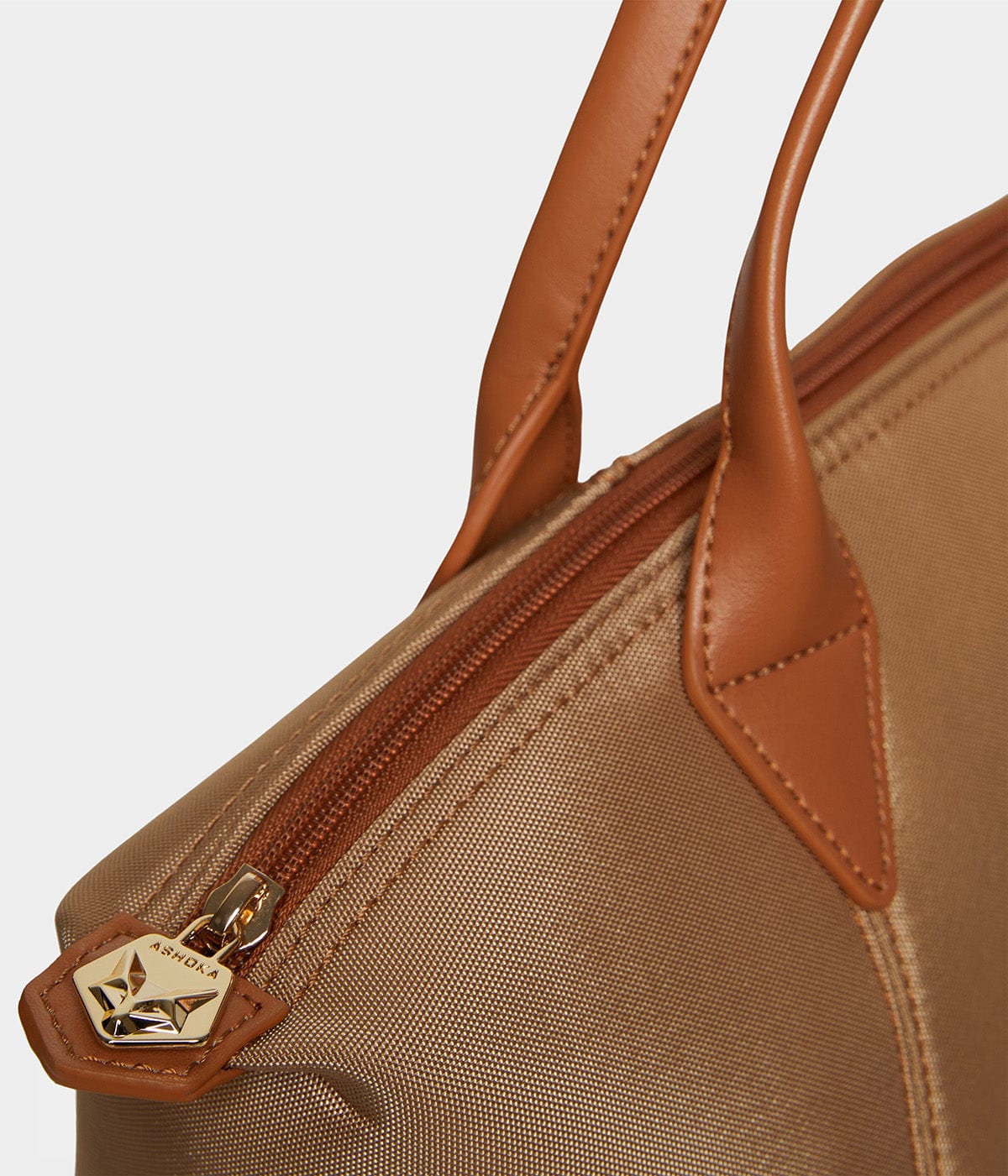 Journey Apple Skin & Recycled Nylon Weekender Travel Bag in Caramel - Perfect for Weekend Getaways, Business Trips & Gym Essentials