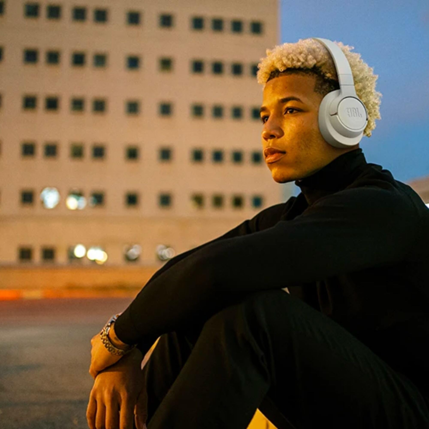 JBL Tune 720 BT Wireless Over-Ear Headphones in White - Perfect for Music, Gaming & Travel