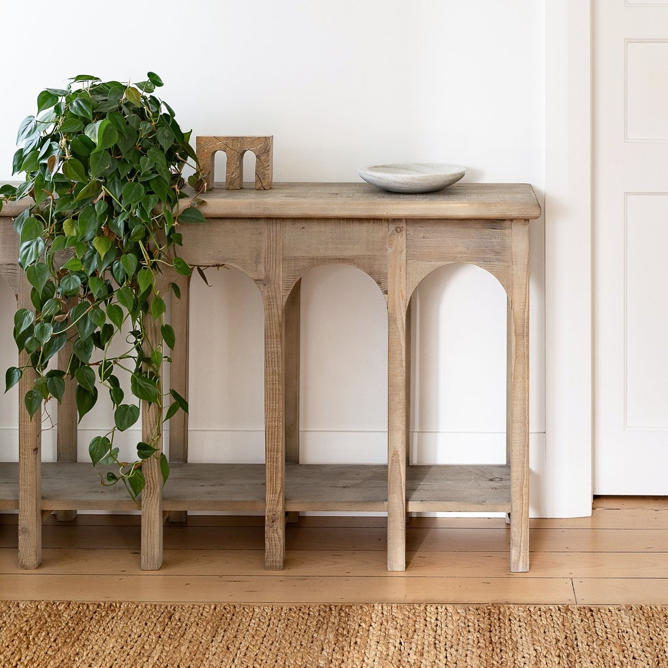 Modern Sandberg Console Table - Slim Entryway Sofa Table for Hallway, Living Room & Bedroom - Sturdy Wooden Hall Table with Storage Shelf - Perfect for Small Spaces & Home Decor