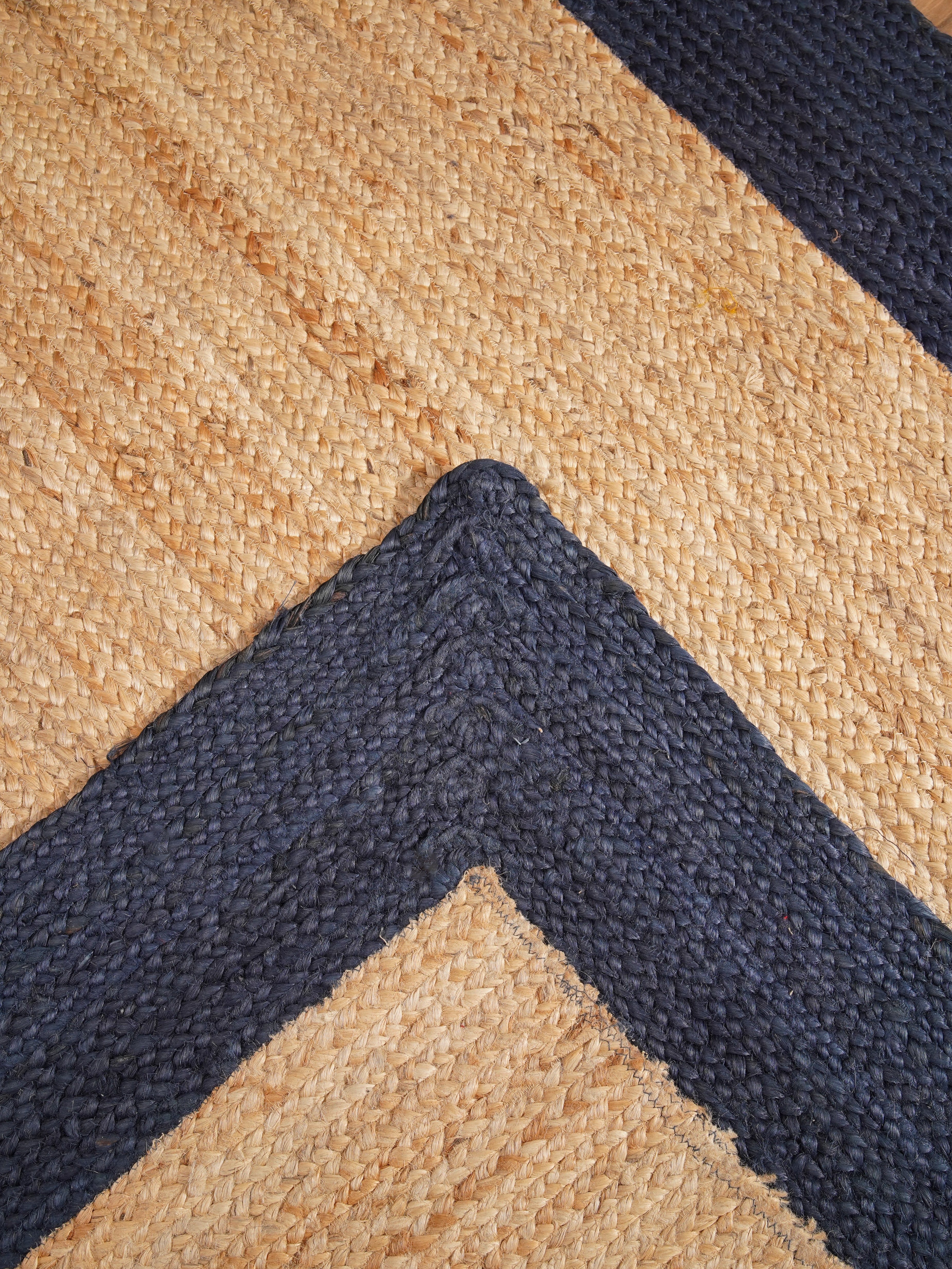 Handwoven Jute Braided Area Rug - Natural Eco-Friendly Floor Mat for Living Room, Bedroom, or Patio Decor