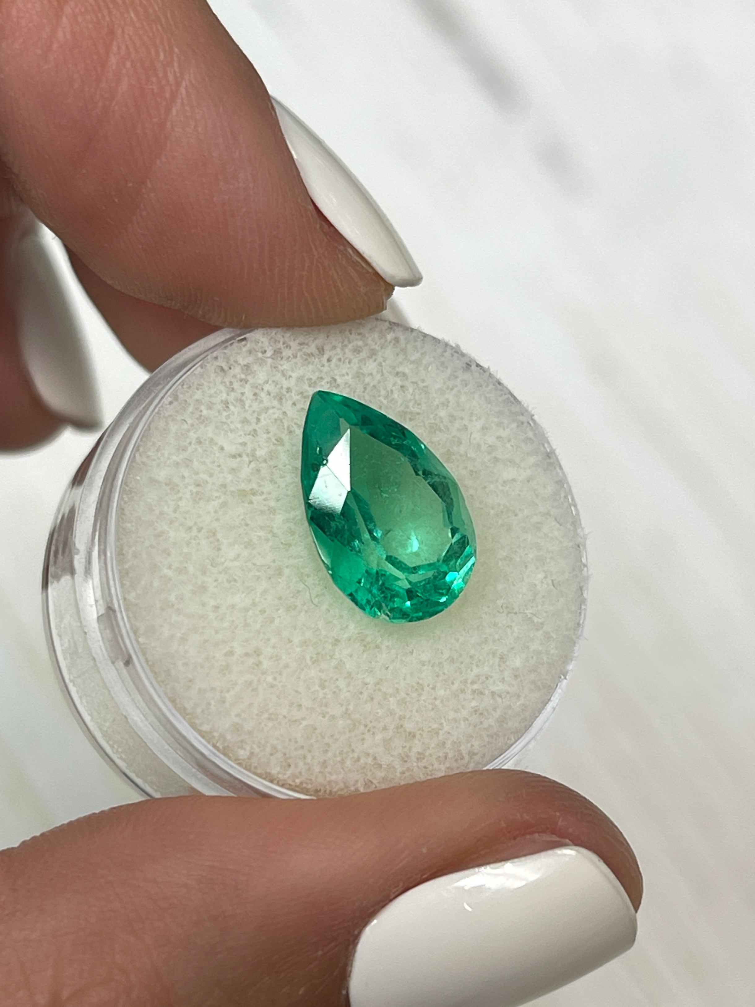 4.59 Carat Natural Colombian Emerald Pear Cut Loose Gemstone - 14x9mm for Jewelry Making, Engagement Rings & Luxury Gifts