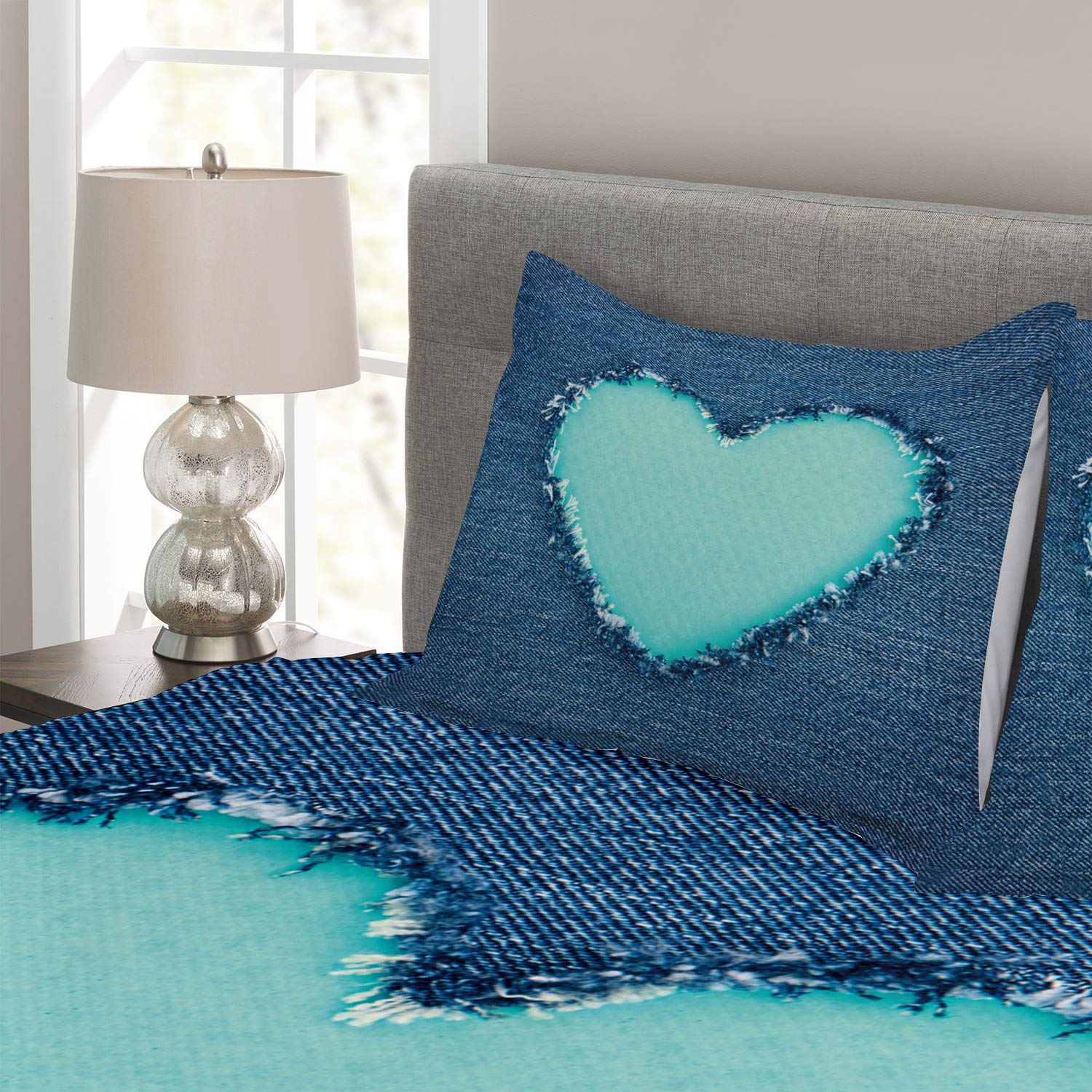 Ambesonne Navy and Teal Bedspread Set - Ripped Heart Design Romantic 3-Piece King Size Bedding with 2 Pillow Shams | Valentine's Day Gift, Couples Bedroom Decor, Cozy Home Upgrade for Master Bedroom