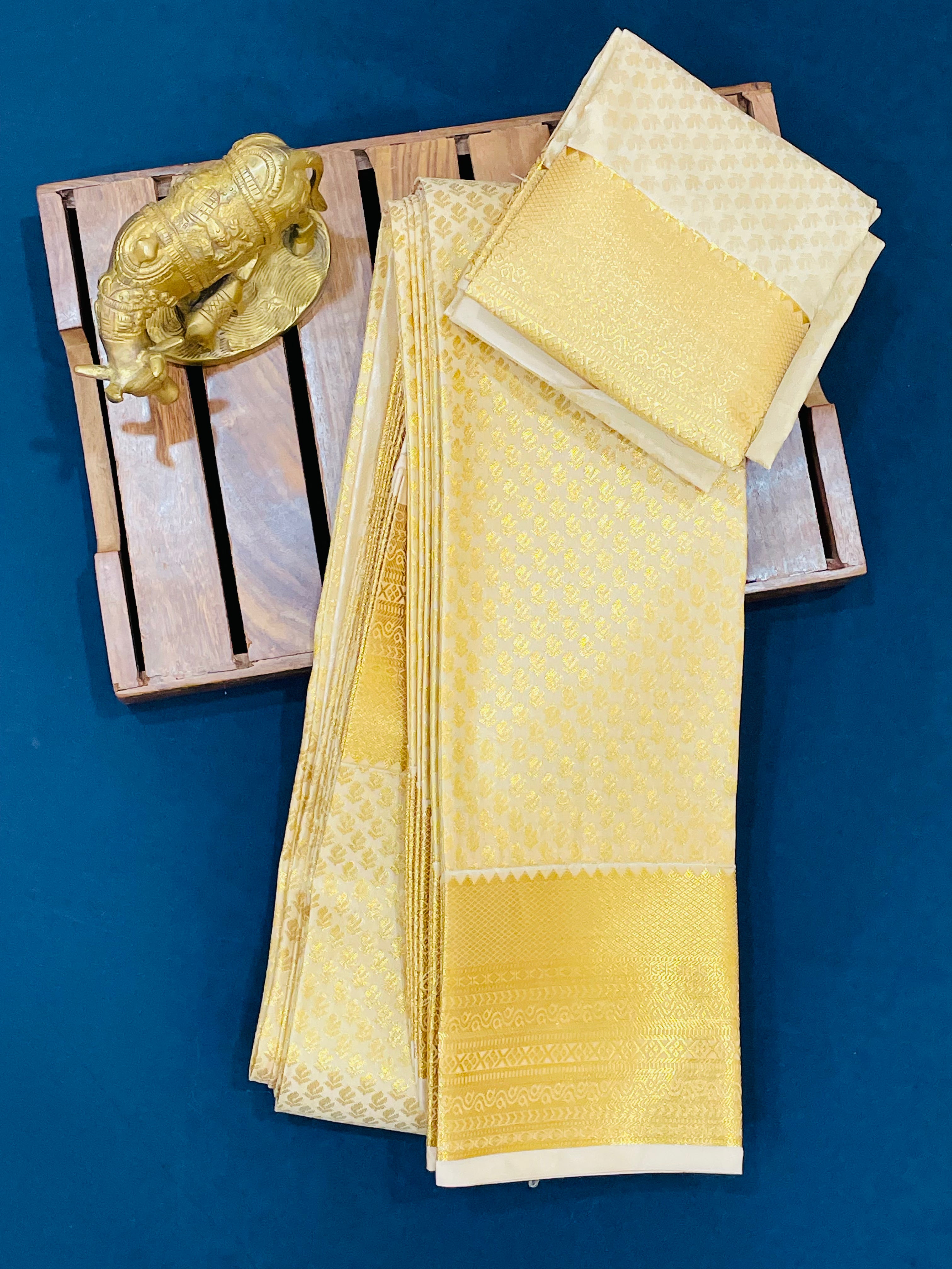 Elegant Golden Pure Silk Saree for Women - Perfect for Weddings, Parties & Special Occasions