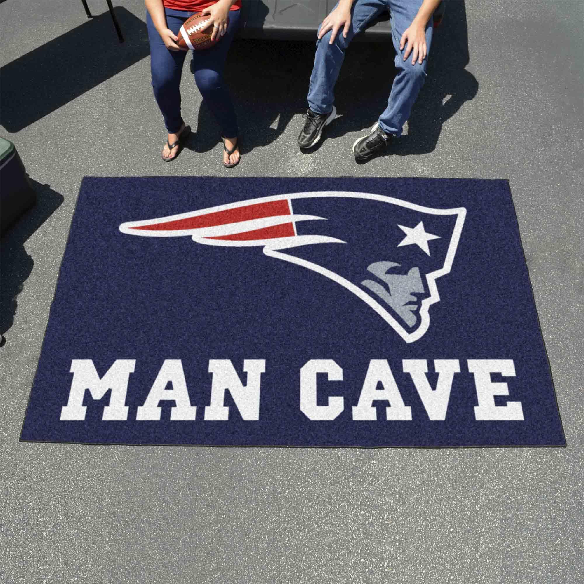 Official NCAA Men's Basketball Team Logo Roundel Doormat - Non-Slip Entryway Rug for Game Day Decor, Fan Cave & Sports Room