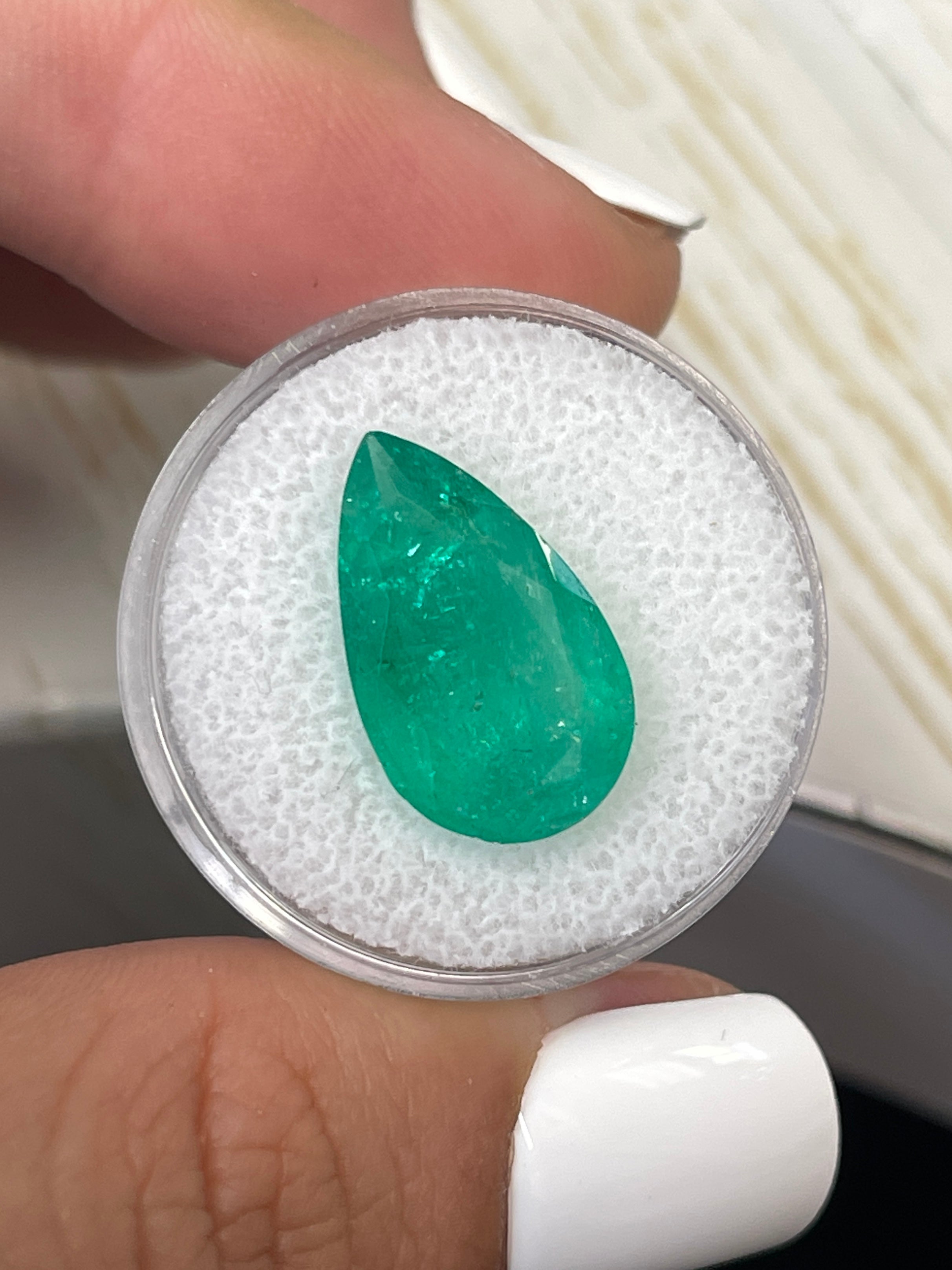 7.49 Carat 18x11mm Natural Colombian Emerald Pear Cut Loose Gemstone for Jewelry Making - Engagement Rings, Pendants & Luxury Gifts