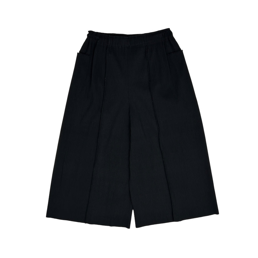 ISSEY MIYAKE ME Black Pleated Long Shorts for Women - Stylish & Comfortable Casual Wear for Summer, Travel, and Everyday Outfits