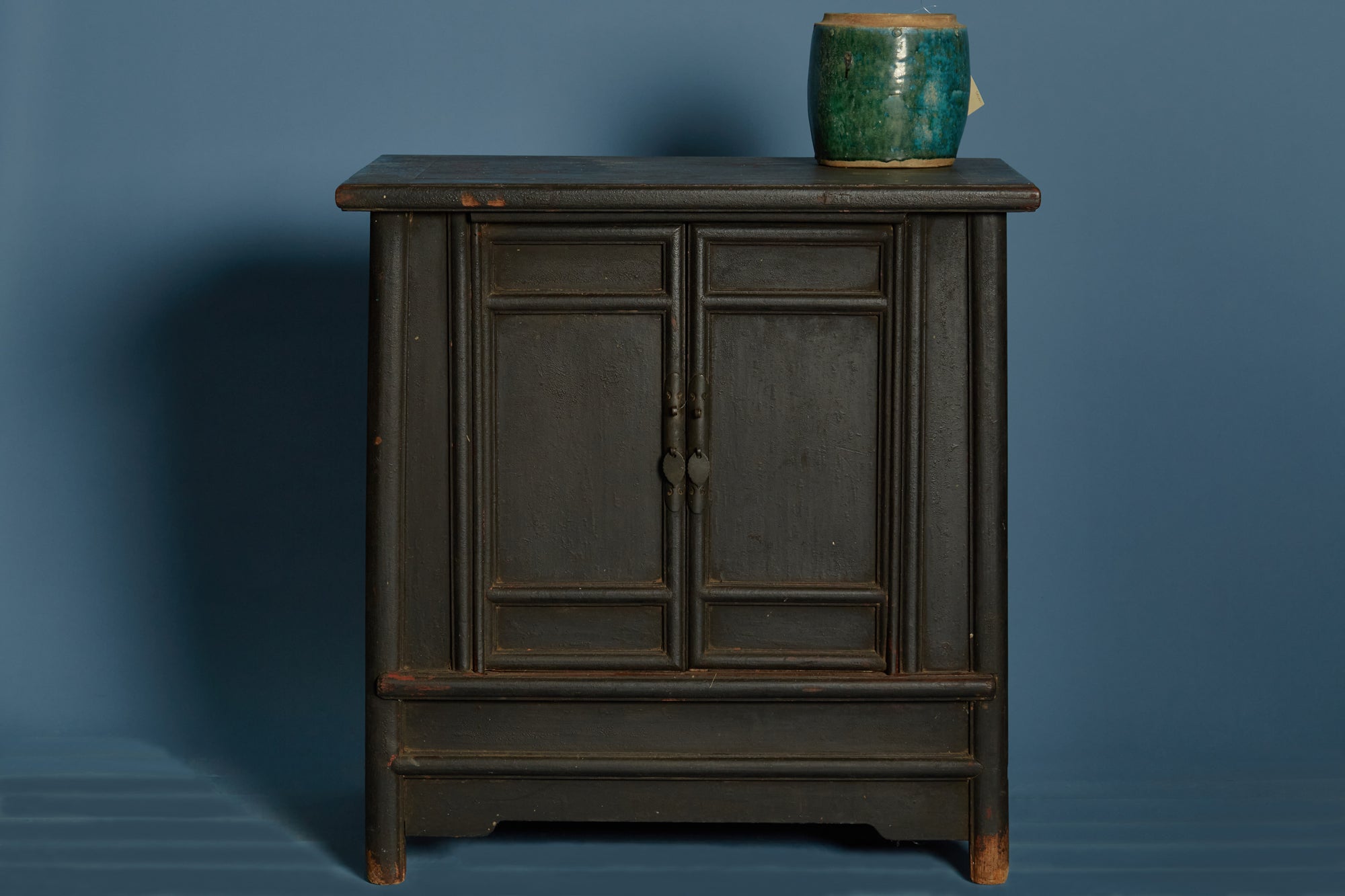 18th Century Antique Chinese Black Lacquer Cabinet - Handcrafted Vintage Asian Furniture with Original Surface - Perfect for Home Decor, Living Room Display & Collector's Showpiece