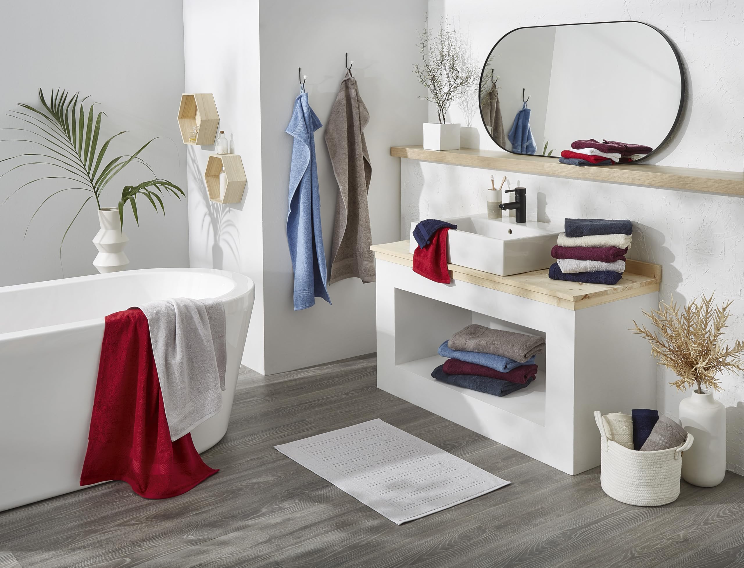 Premium Organic Cotton Bath Towel - 70x140cm (27x55 Inches) - Soft, Absorbent & Eco-Friendly - Perfect for Spa, Beach, and Luxury Bathroom Use