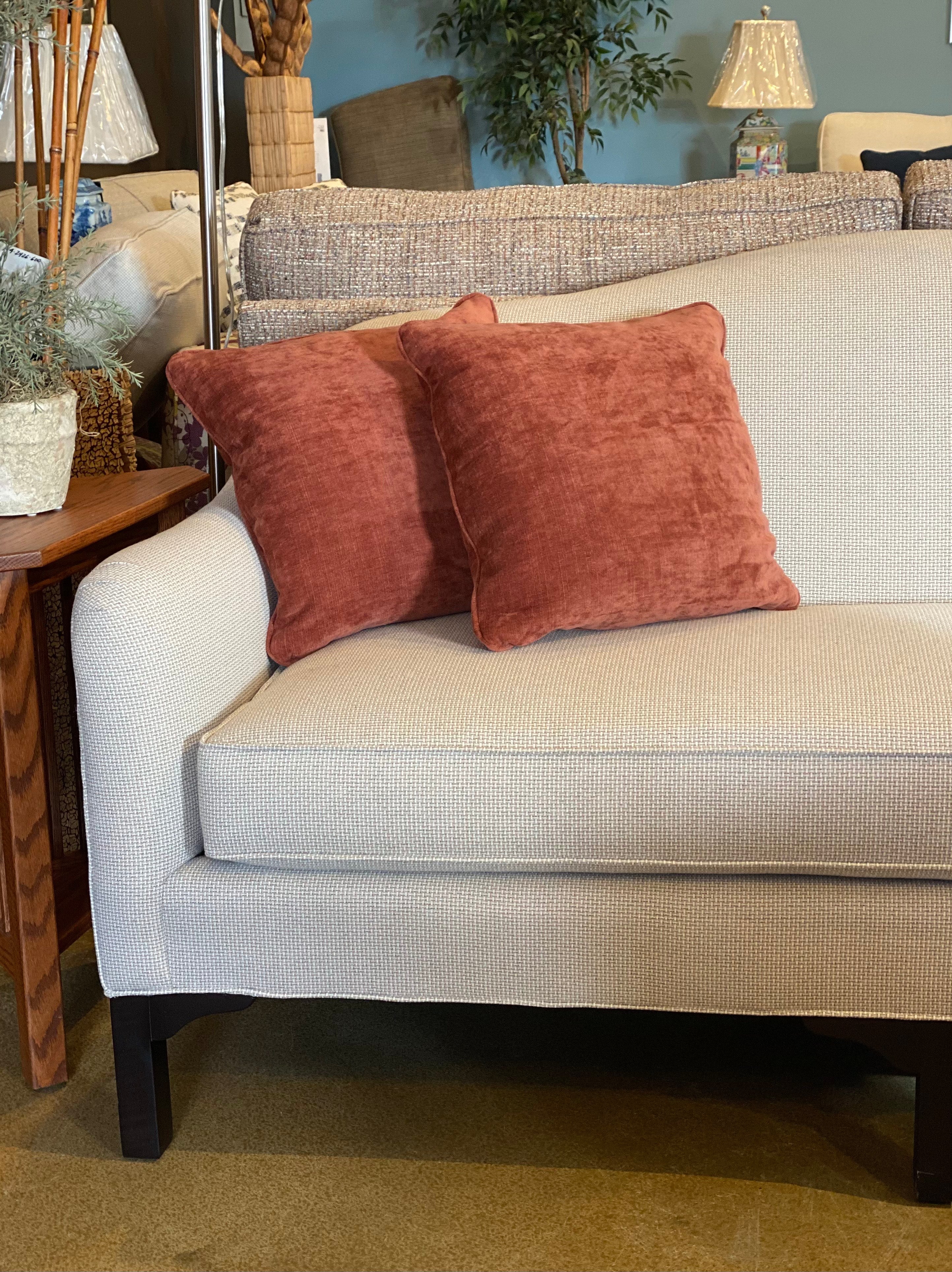 Modern Cottage Sofa - Elegant Showroom Model for Cozy Living Room & Farmhouse Decor