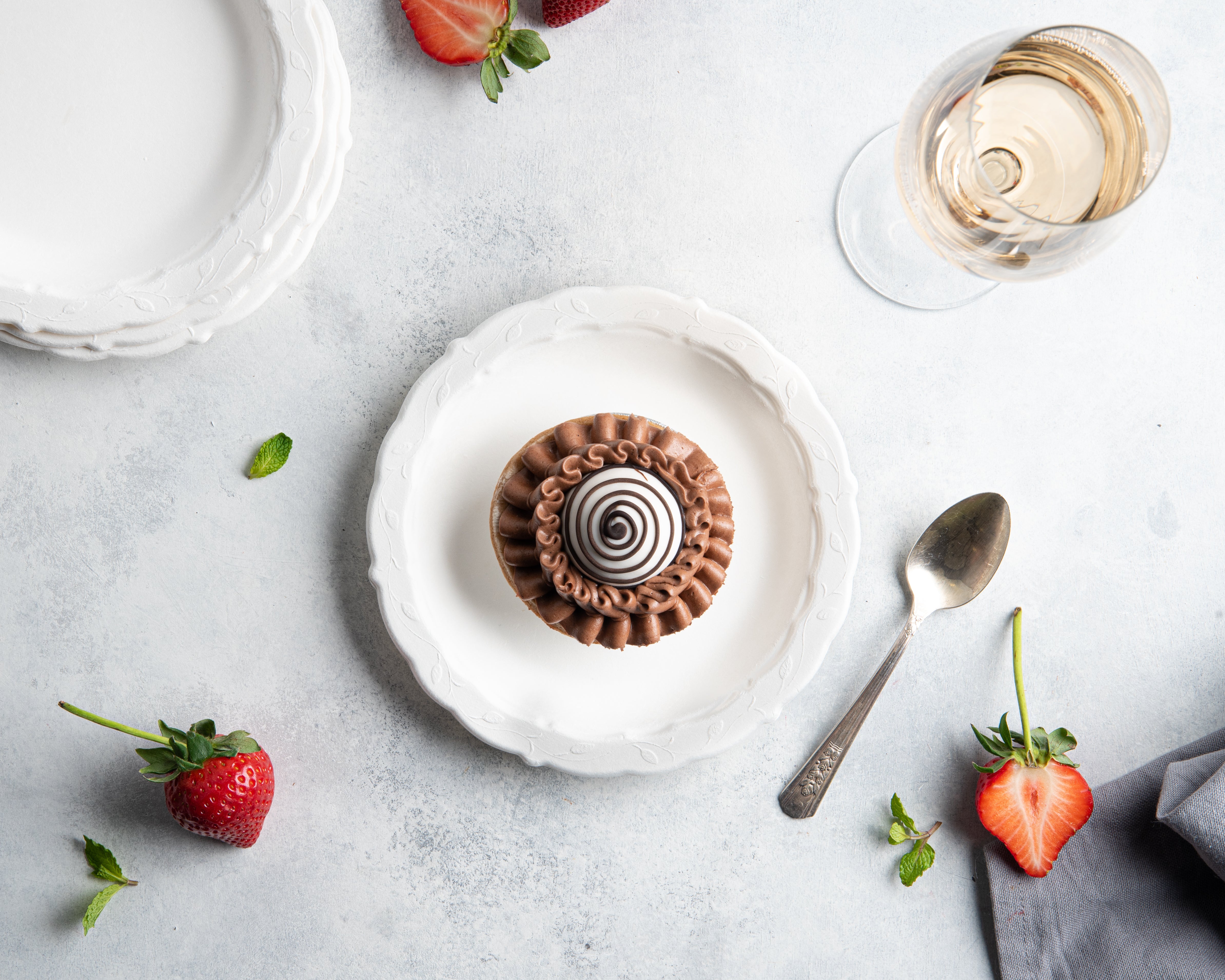 Eco-Friendly 100% Compostable Disposable Plates - 18 Pack Round Natural Bagasse/Sugarcane Plates for Parties, Picnics & Events | Biodegradable & Sustainable Dinnerware