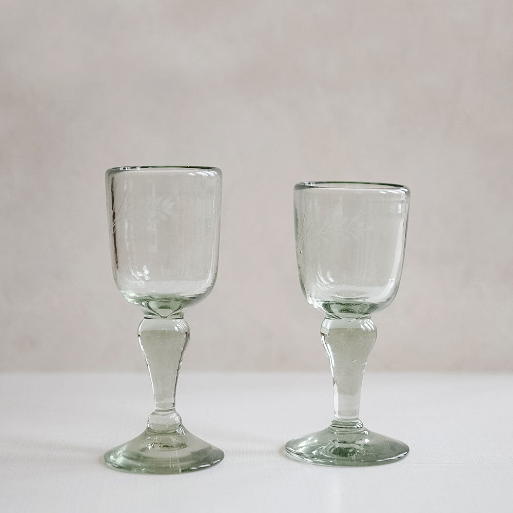 Elegant Hand-Etched Floral Wine Glasses - Set of 4 for Wedding, Anniversary & Romantic Dinner Parties - Perfect for Gifts & Special Occasions