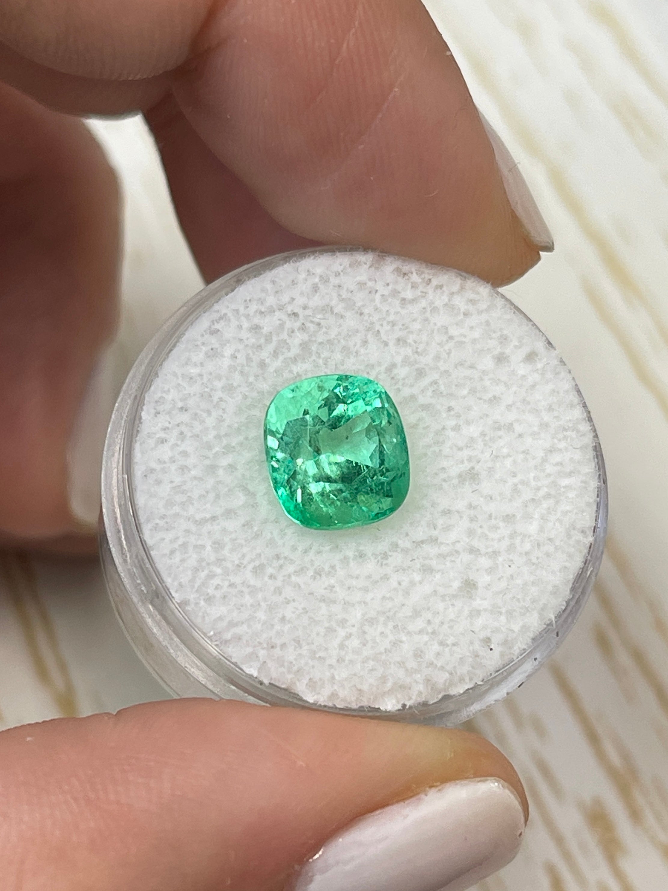 3.25 Carat Natural Colombian Loose Emerald - Cushion Cut, Lustrous Yellowish Green Gemstone for Jewelry Making & Engagement Rings
