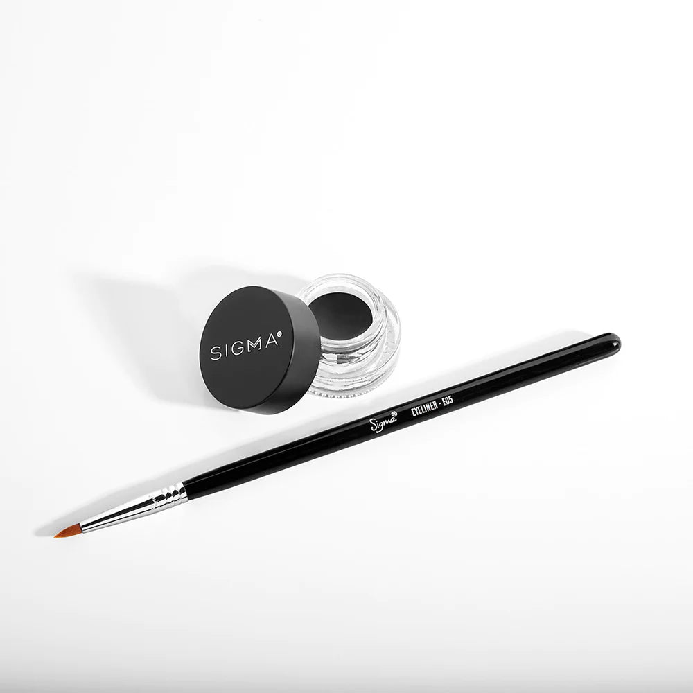 Sigma Beauty E05 Eyeliner Brush - Professional Makeup Brush for Precise Eyeliner Application - Perfect for Winged Liner, Smokey Eyes & Everyday Makeup Looks