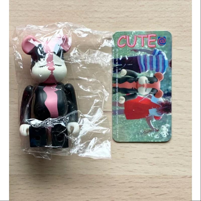 Be@rbrick Series 4 100% CUTE Kiss Collectible Figure - Perfect for Anime Fans, Toy Collectors & Home Decor Display