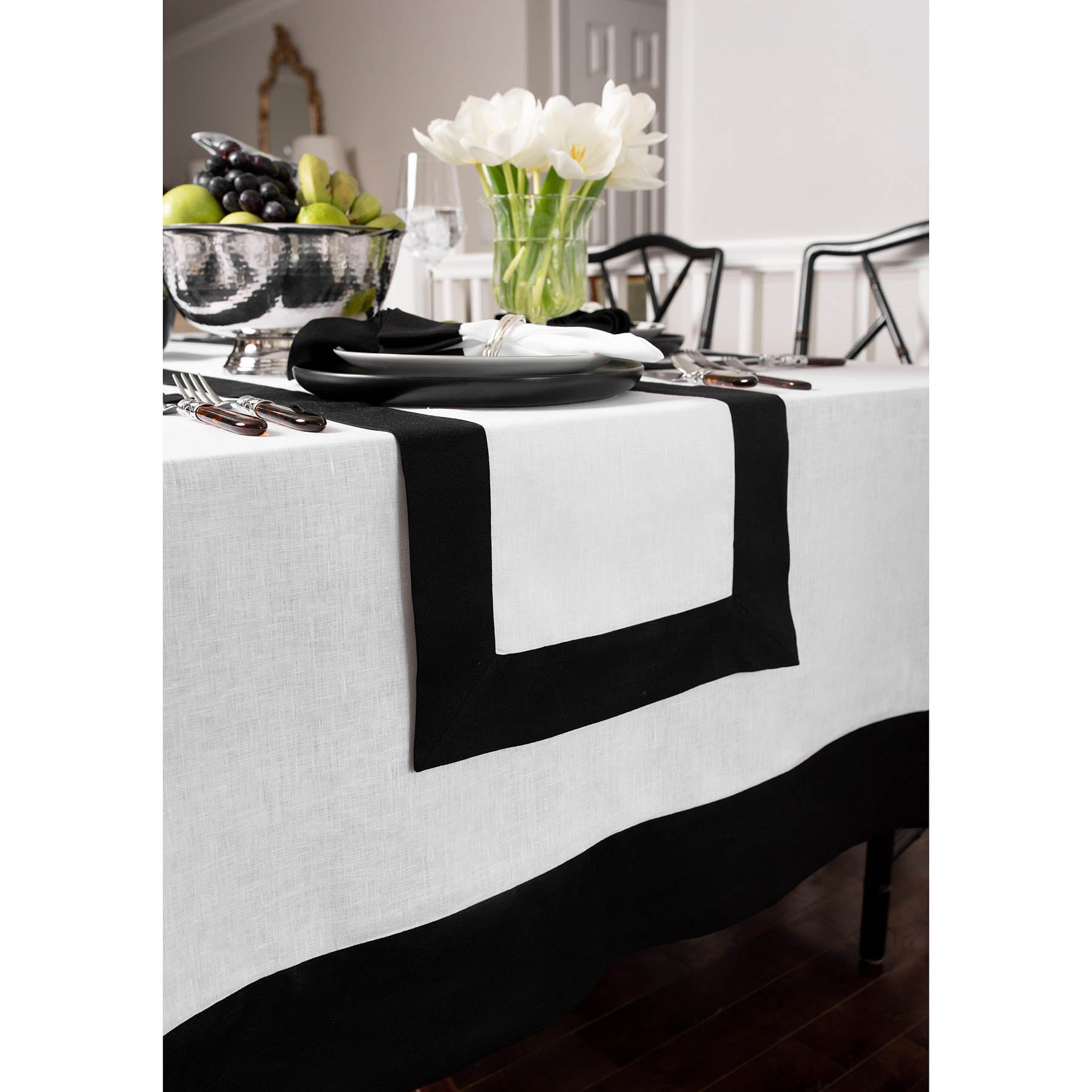 Stylish Contempo Table Runner for Dining & Decor - Perfect for Holidays, Weddings & Home Decor