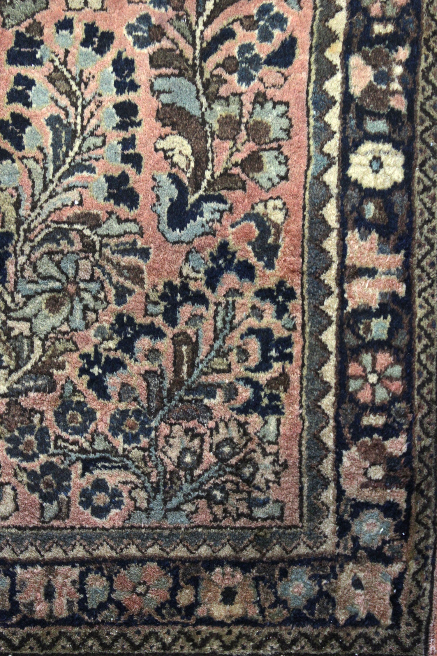 Antique Sarouk Handwoven Traditional Persian Rug - J66244 - Perfect for Living Room, Bedroom & Home Decor
