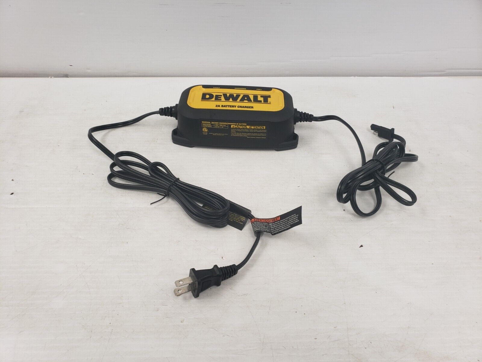 DEWALT DXAEC2CA 20V MAX Lithium-Ion Battery Charger - Fast Charging for DEWALT 20V Power Tools - Perfect for Construction Sites & DIY Projects