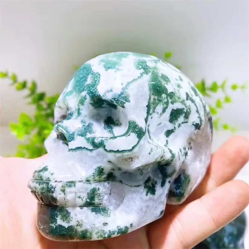 Natural Moss Agate Skull Crystal Carving - Healing Energy Stone for Meditation & Spiritual Practice - Unique Halloween Home Decor & Tabletop Ornament - Perfect Gift for Crystal Lovers (1pc) - Ideal for Yoga Spaces, Altars & Gothic Decor